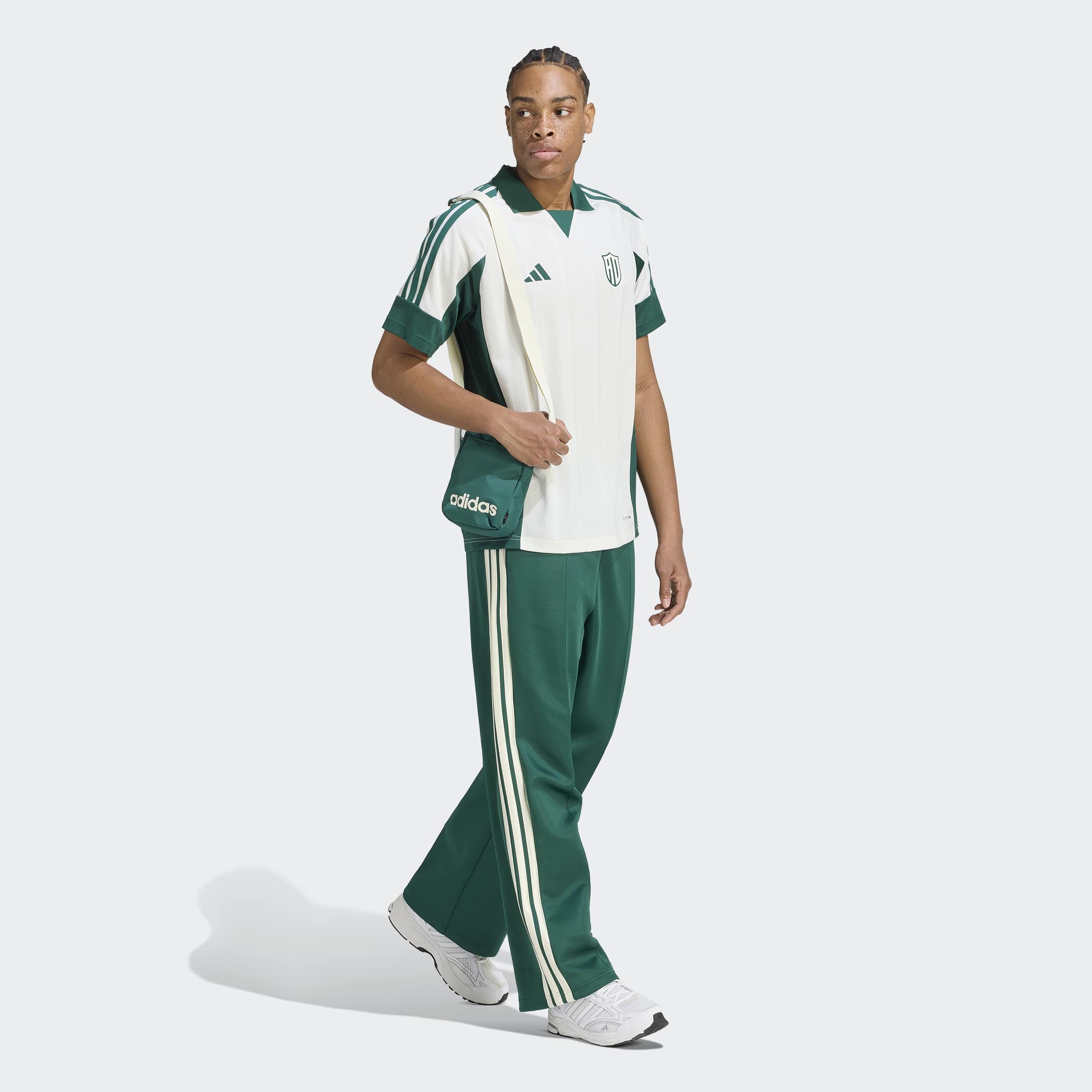 adidas Sportswear T-Shirt »CLIMACOOL LUX TIRO CREST GRAPHIC POLO« sportlicher Stil, aus Polyester, mit climacool®
