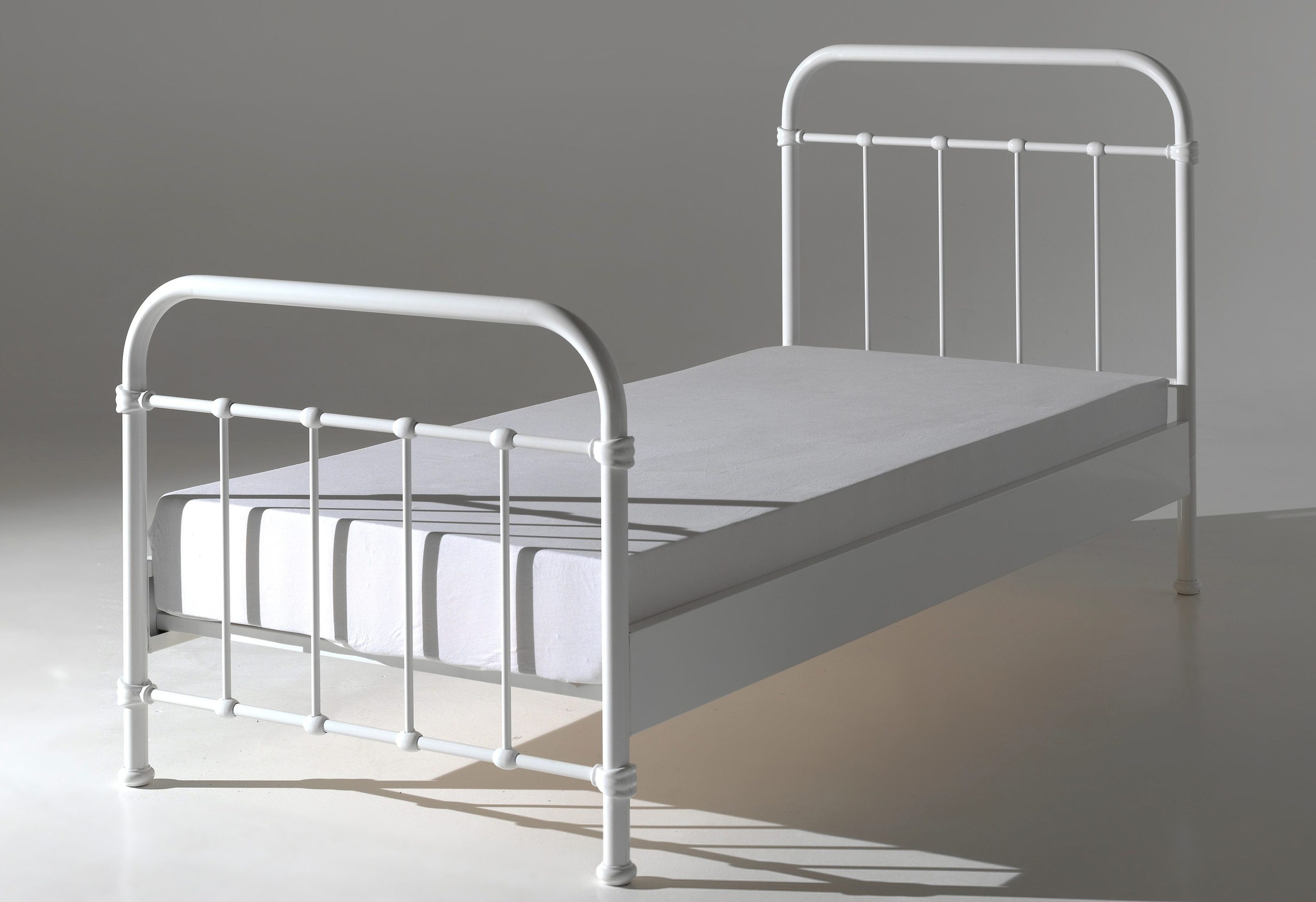 Vipack Einzelbett »New York, Bettgestell Metall, pulverbeschichtet, in zeitlosem Design«, (H/T ca. 100x210cm, inkl. Lattenrost, sehr stabil gebaut), zwei Breiten und mehrere Farben zu Auswahl