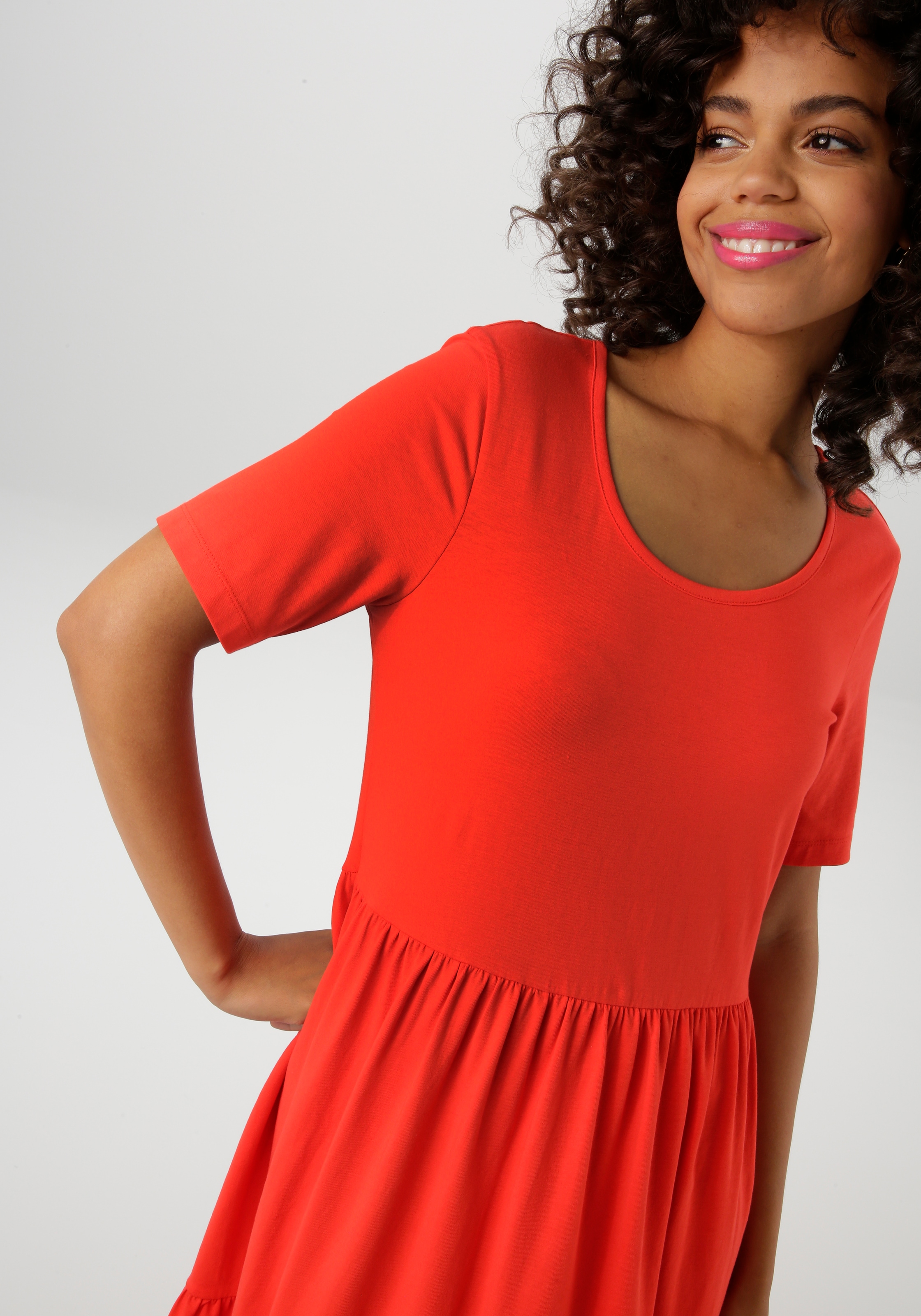 Aniston CASUAL Sommerkleid, in trendiger Farbpalette