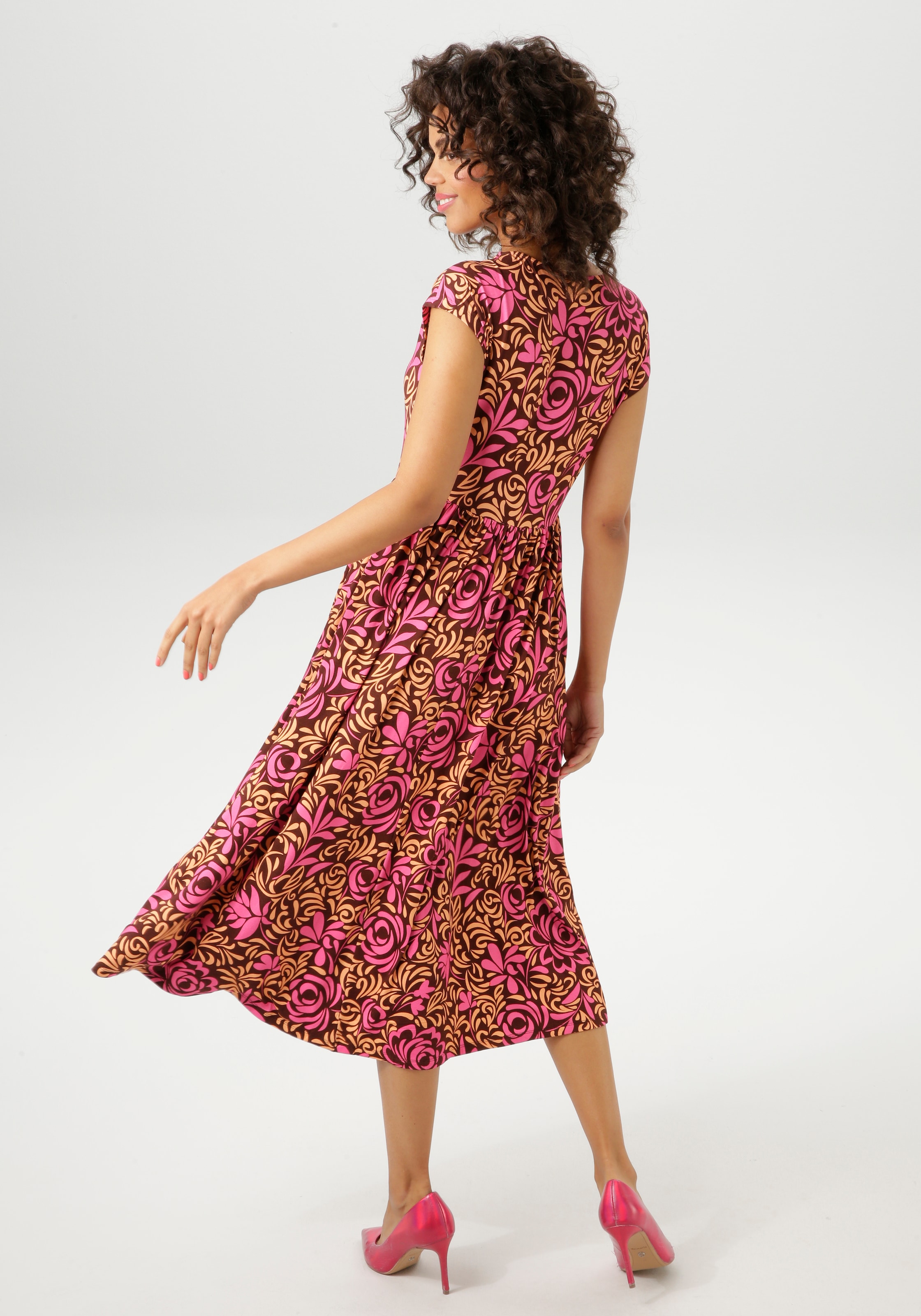 Aniston CASUAL Sommerkleid, mit farbharmonischem, grafischen Rosendruck - NEUE KOLLEKTION