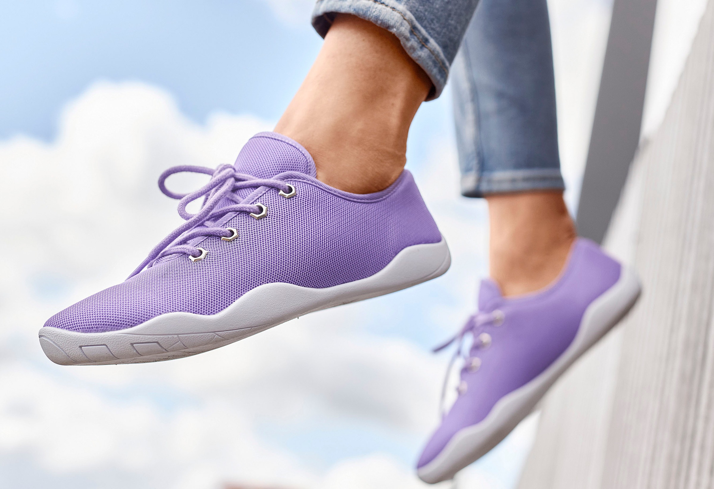 LASCANA Sneaker, superleicht und mit ultraflacher flexibler Sohle VEGAN