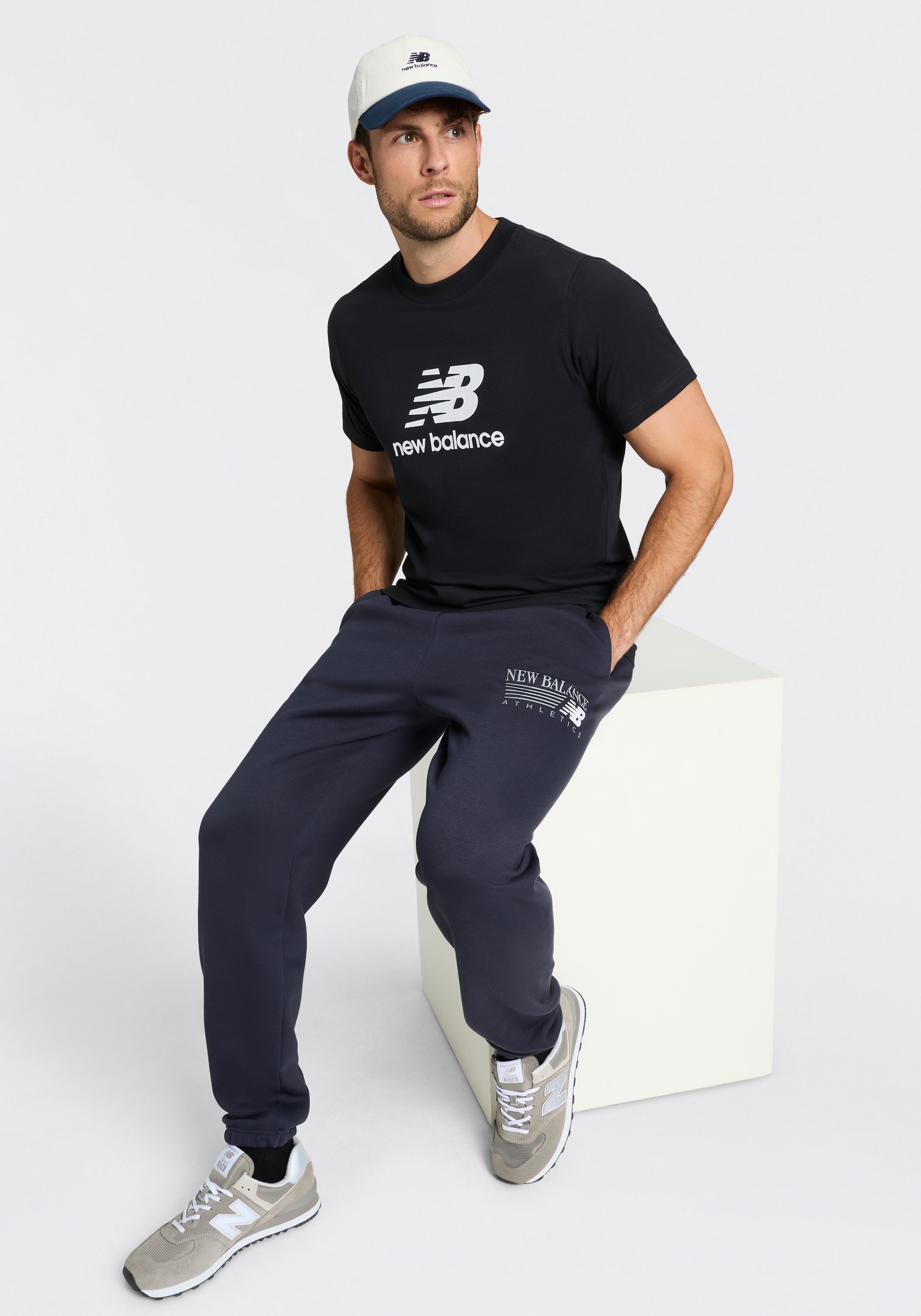New Balance Sweathose »REIMAGINED GRAPHIC FLEECE JOGGER«