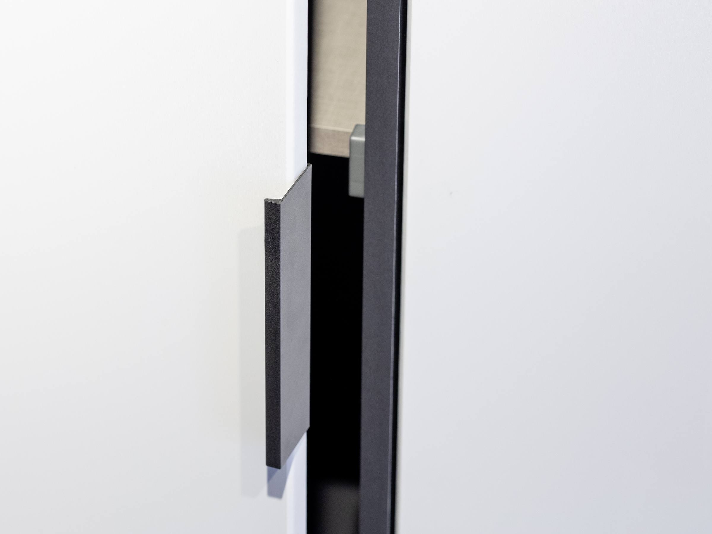 rauch Drehtürenschrank »Kleiderschrank Schrank Garderobe Wäscheschrank NAGATA viel Stauraum«, (in 3 verschiedenen Ausstattungen BASIC/CLASSIC/PREMIUM), mit Schubladen sowie Stangengriffen TOPSELLER MADE IN GERMANY