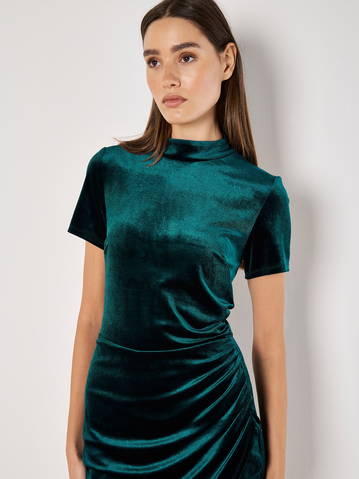 Apricot Minikleid »Minikleid aus Samt« mit Rüschen