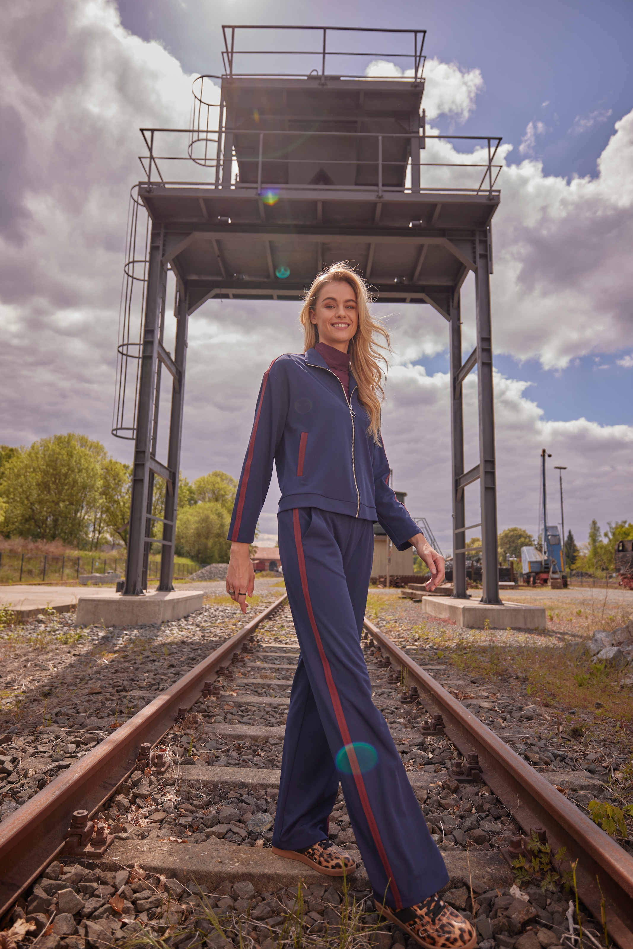 Aniston CASUAL Kurzjacke, mit Tapes an den Eingrifftaschen und langen Ärmeln - NEUE KOLLEKTION
