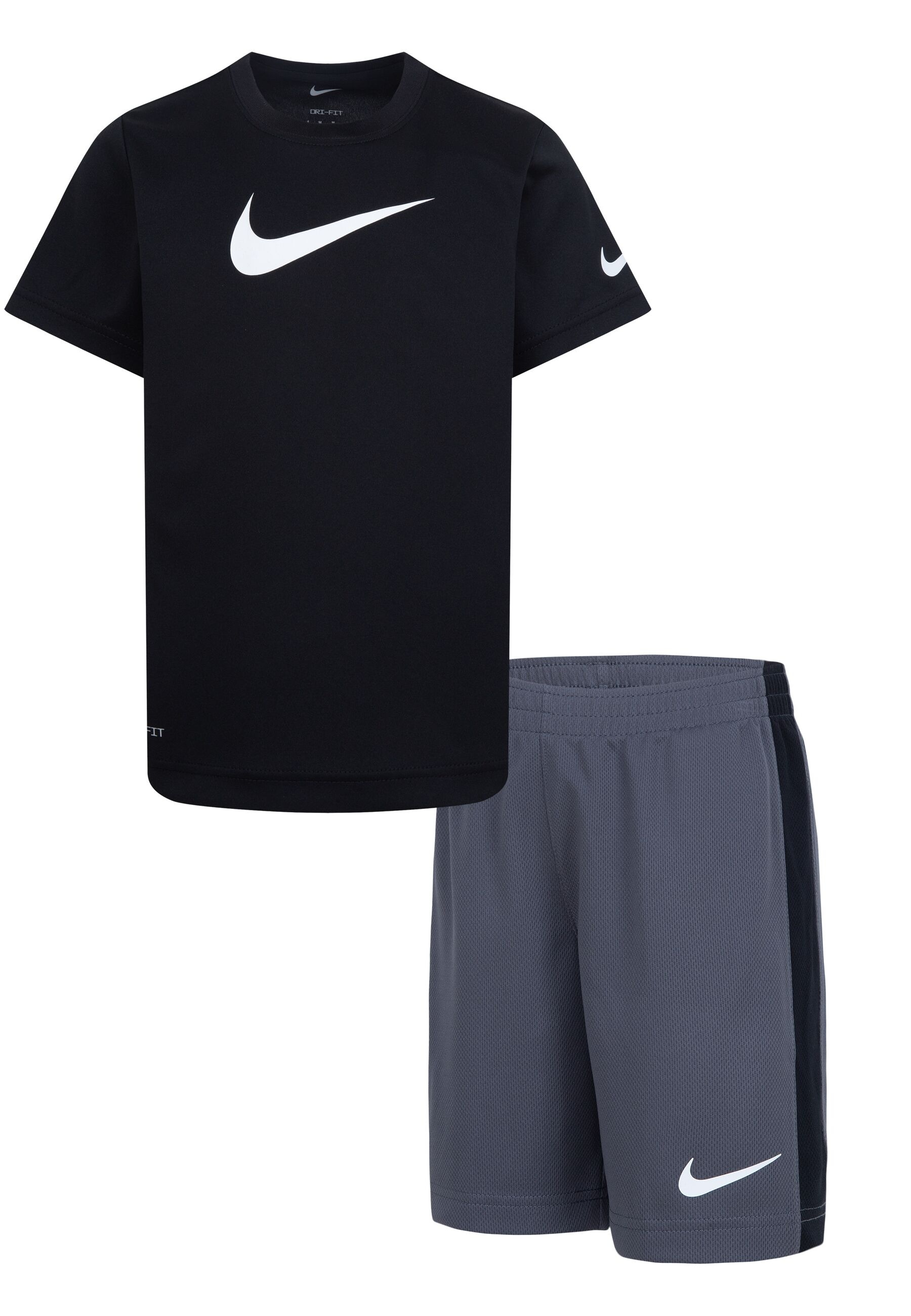 Nike Sportswear Shirt & Shorts