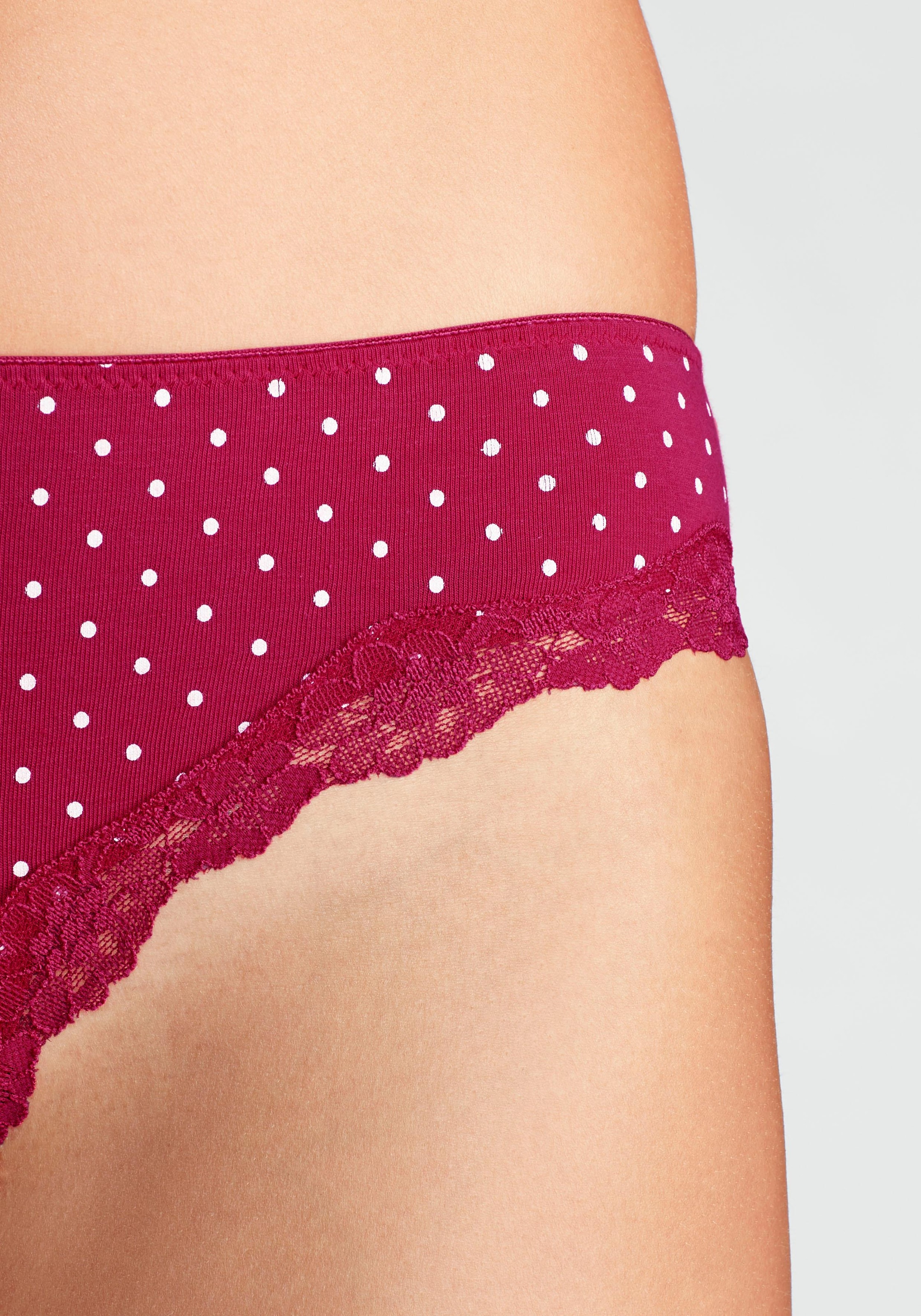 LASCANA Brasilslip 3er-Pack,  aus elastischer Baumwolle mit zarter Spitze