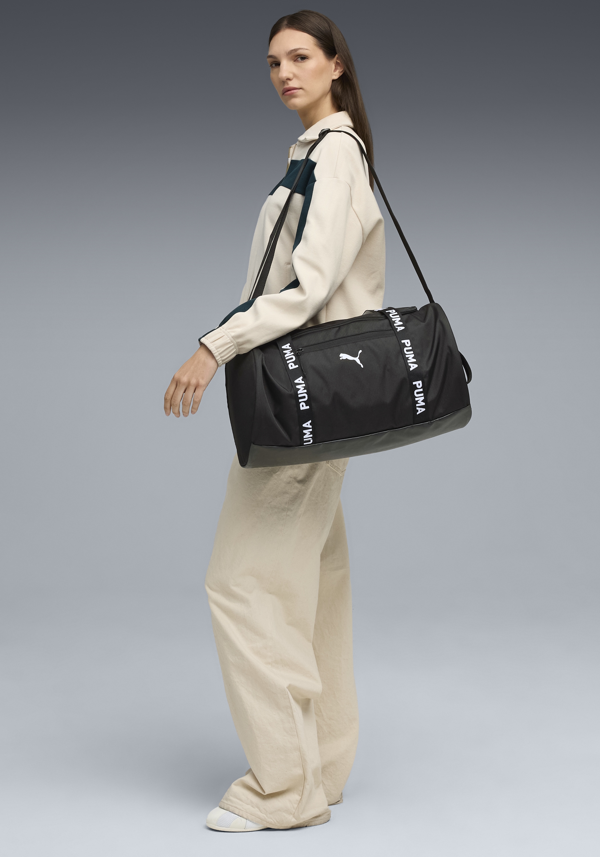 PUMA Sporttasche »AT ESS BARREL BAG« für Fitness und Alltag, mit verstellbarem Schulterriemen