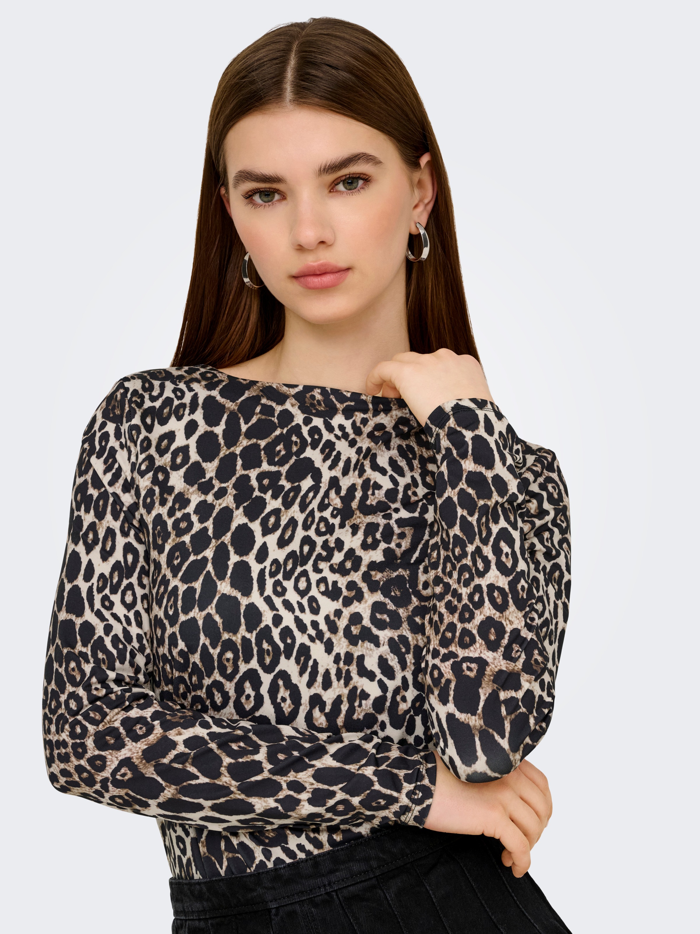 ONLY Langarmshirt »ONLLONE LEO L/S TWO WAY TOP JRS« Mit tiefem Ausschnitt vorne oder hinten zu tragen