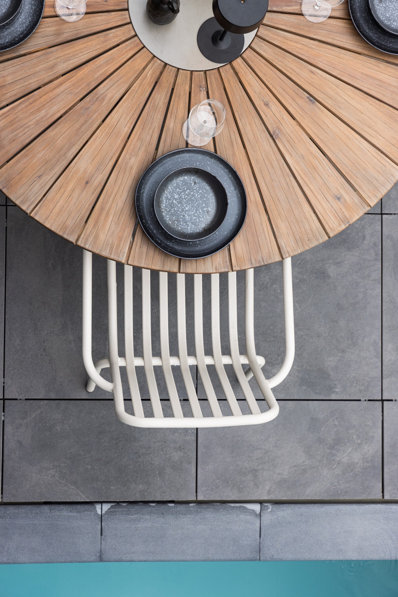 Venture Home Gartentisch »Rosario, runde Esstafel für den Außenbereich« Outdoortisch rund, Metallgestell, pflegeleicht