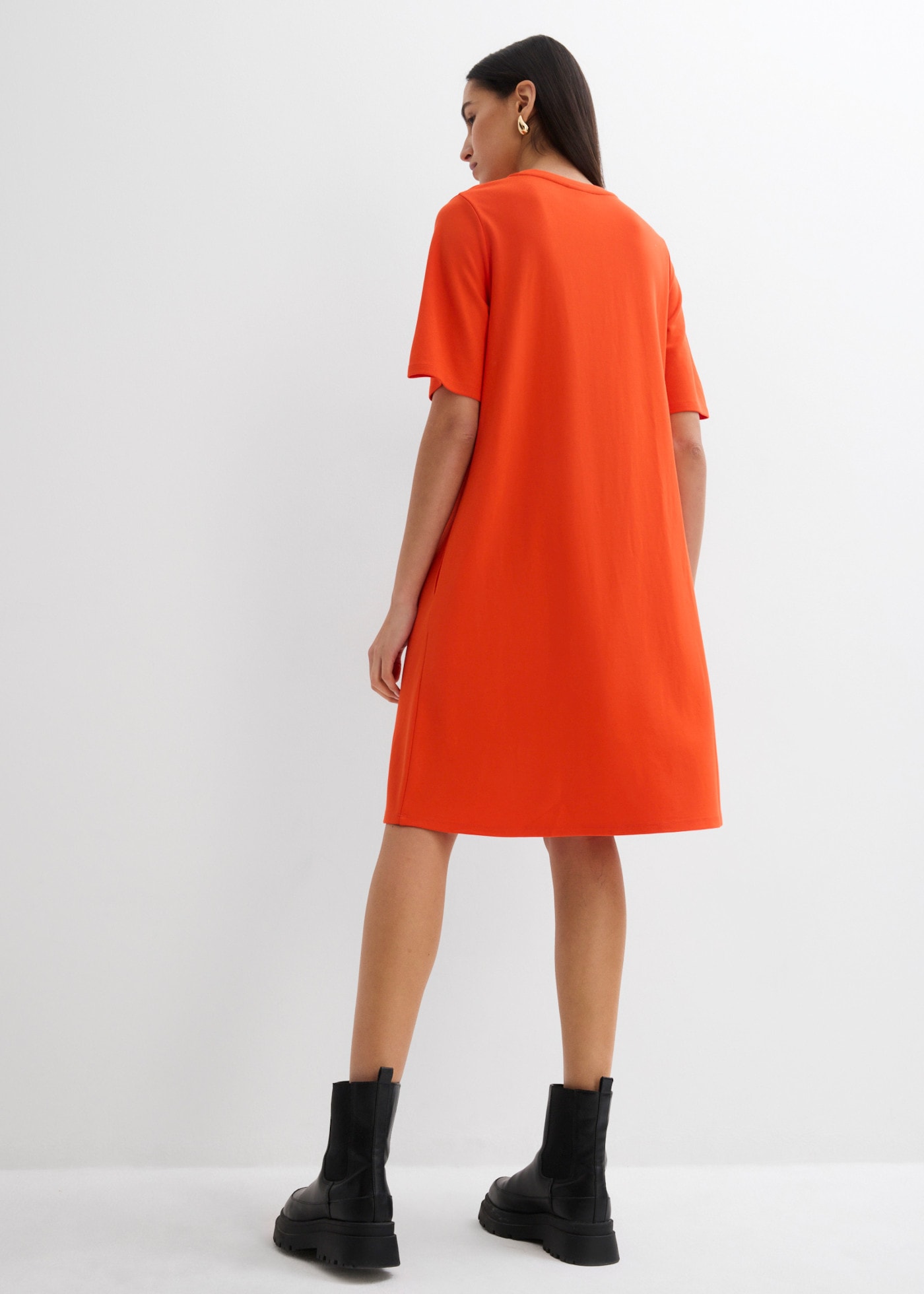 bonprix Shirtkleid lässige Passform, A-Linie, Kurzarm-Design, aus Viskose, ohne Kragen