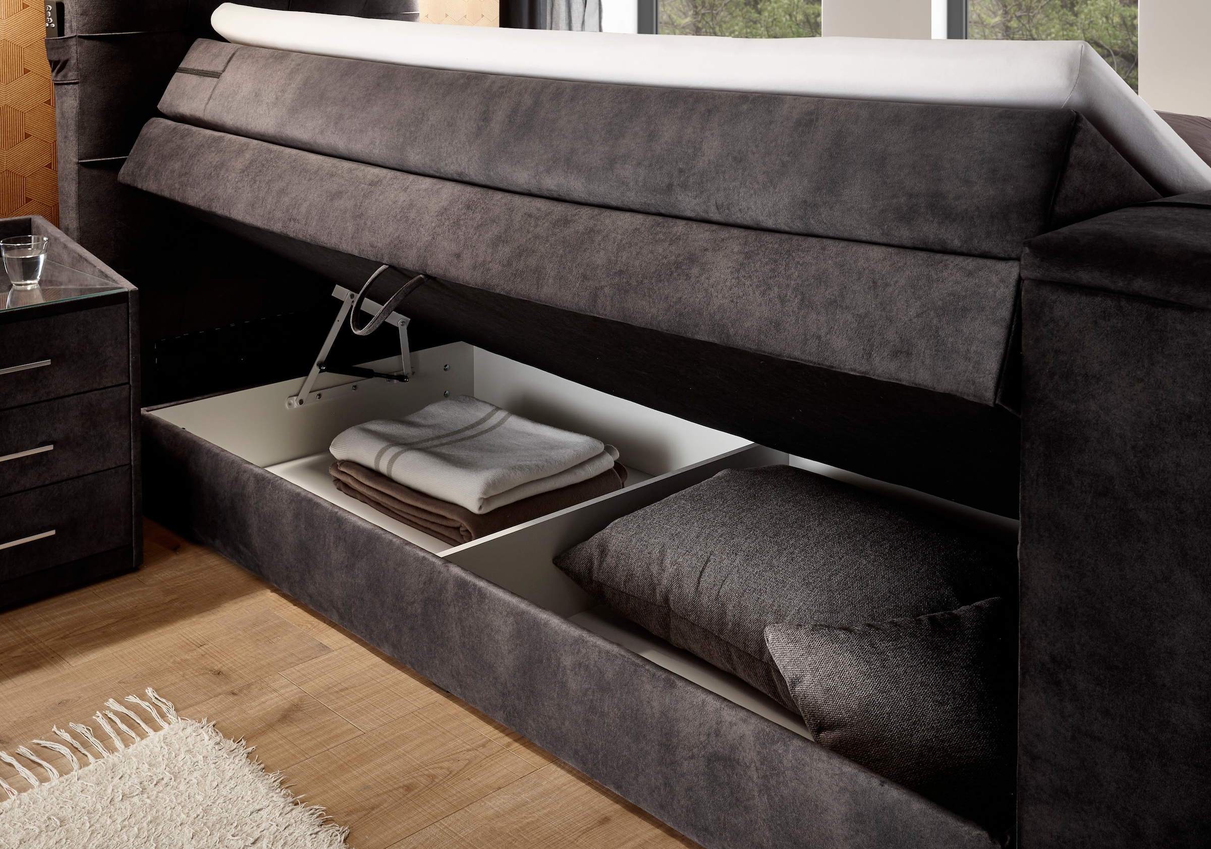 set one by Musterring Boxspringbett »Richmond«, mit Duo-Matratze (H2/H3), versenkbarer TV-Halterung (bis 40 Zoll) und Fernbedienung. Wahlweise mit/ohne Bettkasten