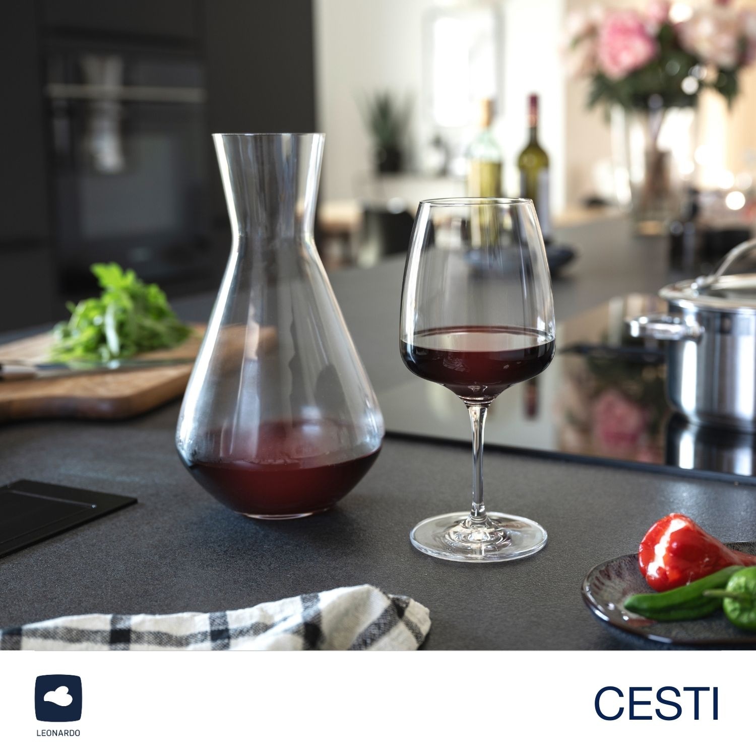 LEONARDO Rotweinglas »Weinset CESTI + Poliertuch« 2 Weingläser und 1 Karaffe mit Poliertuch