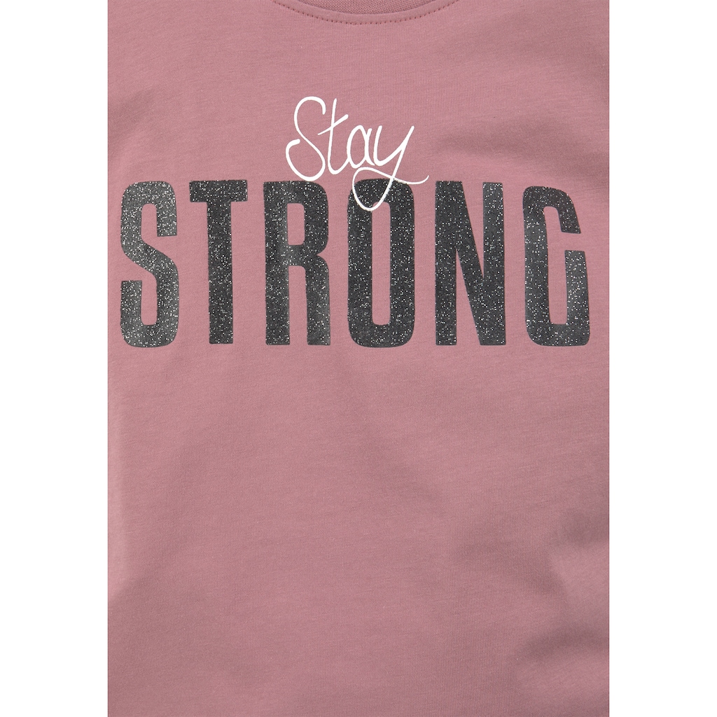 KIDSWORLD T-Shirt »STAY STRONG«, in kurzer Form