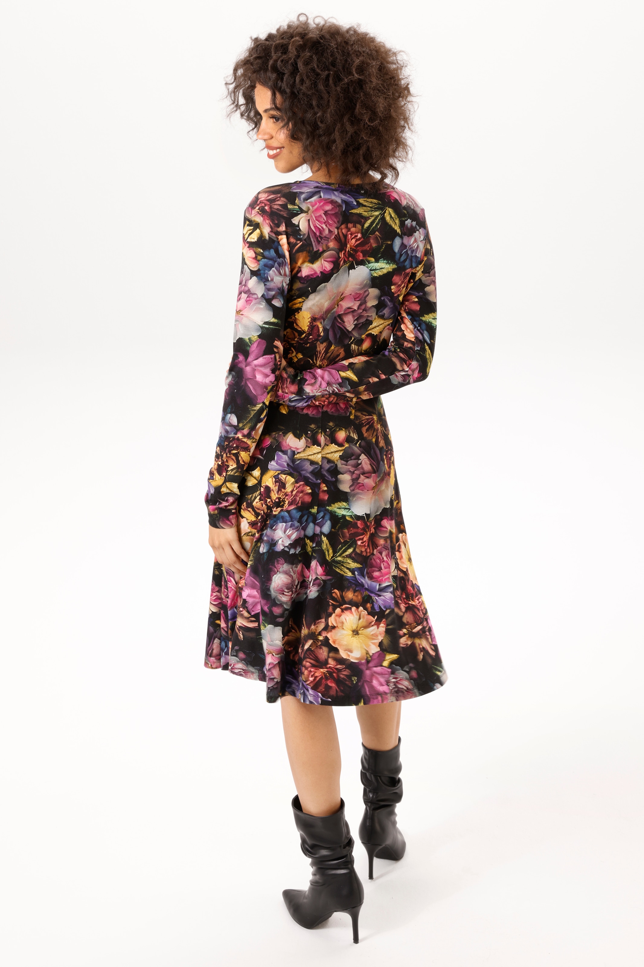 Aniston CASUAL Jerseykleid mit farbenfrohen Blumen bedruckt - NEUE KOLLEKTION