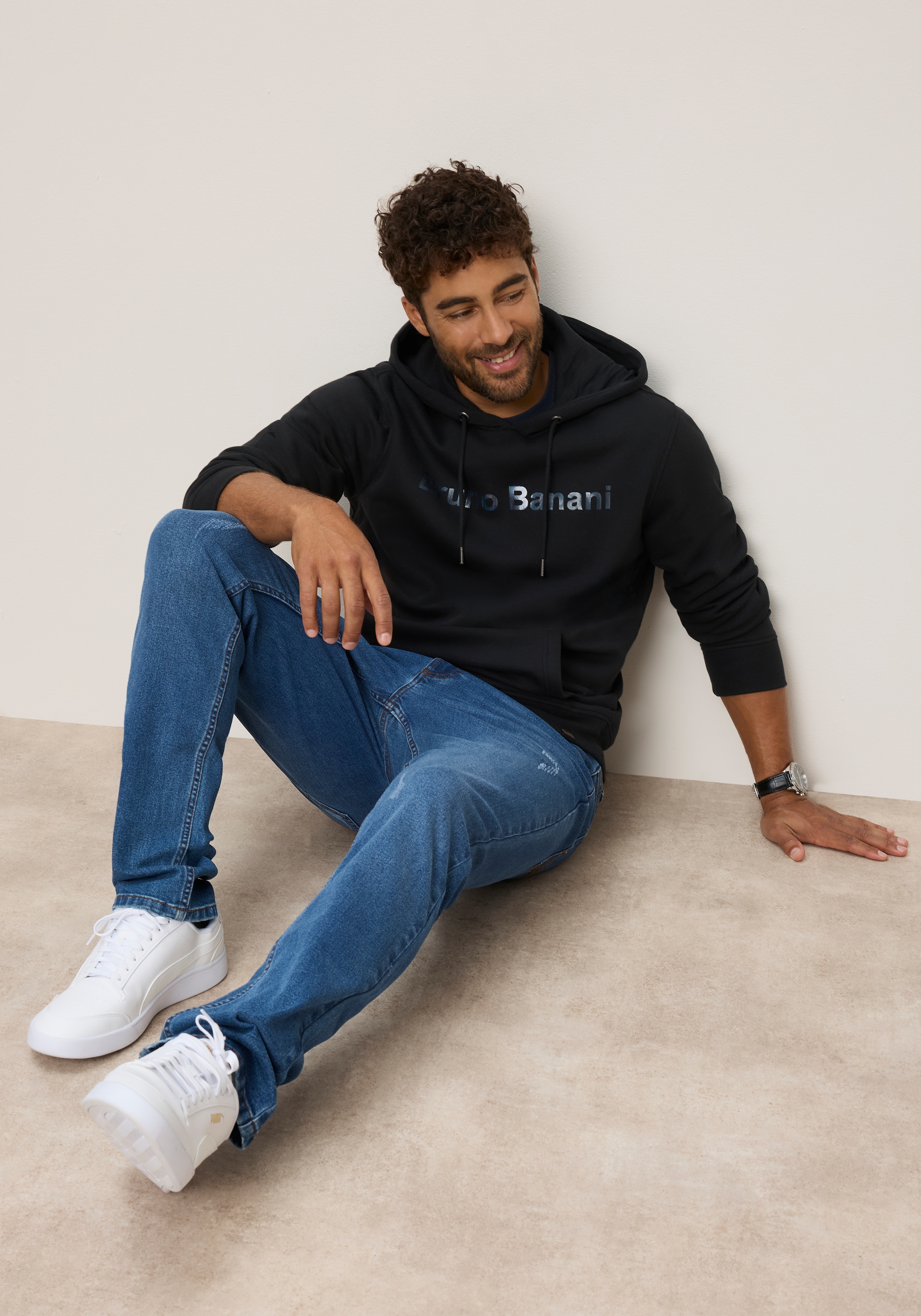 Bruno Banani Kapuzensweatshirt , Ausdrucksstarker Print trifft auf lässigen Komfort

