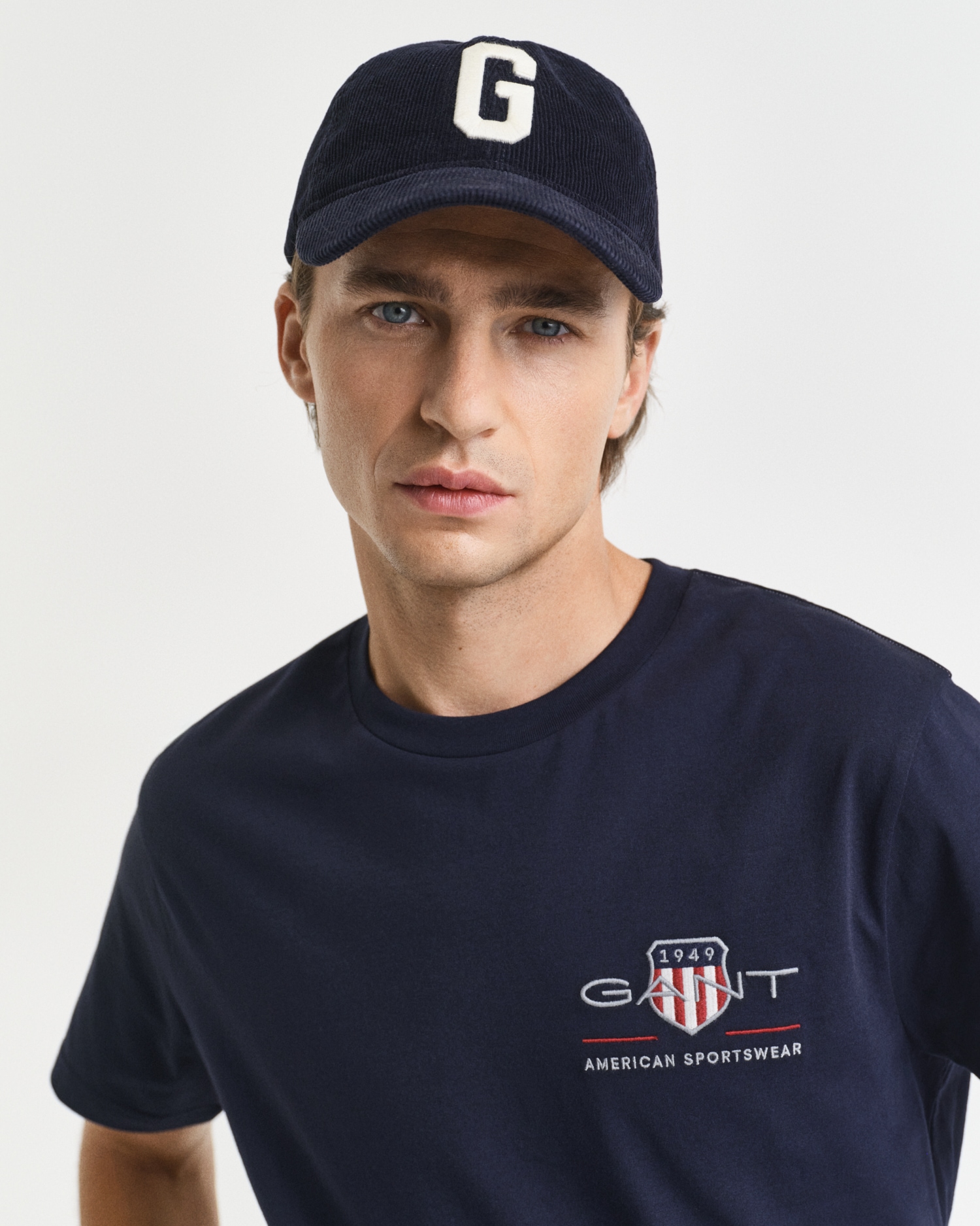 Gant T-Shirt »REG ARCHIVE SHIELD EMB SS T-SHIRT«, von dem Archiv aus den 1980er-Jahren inspiriert