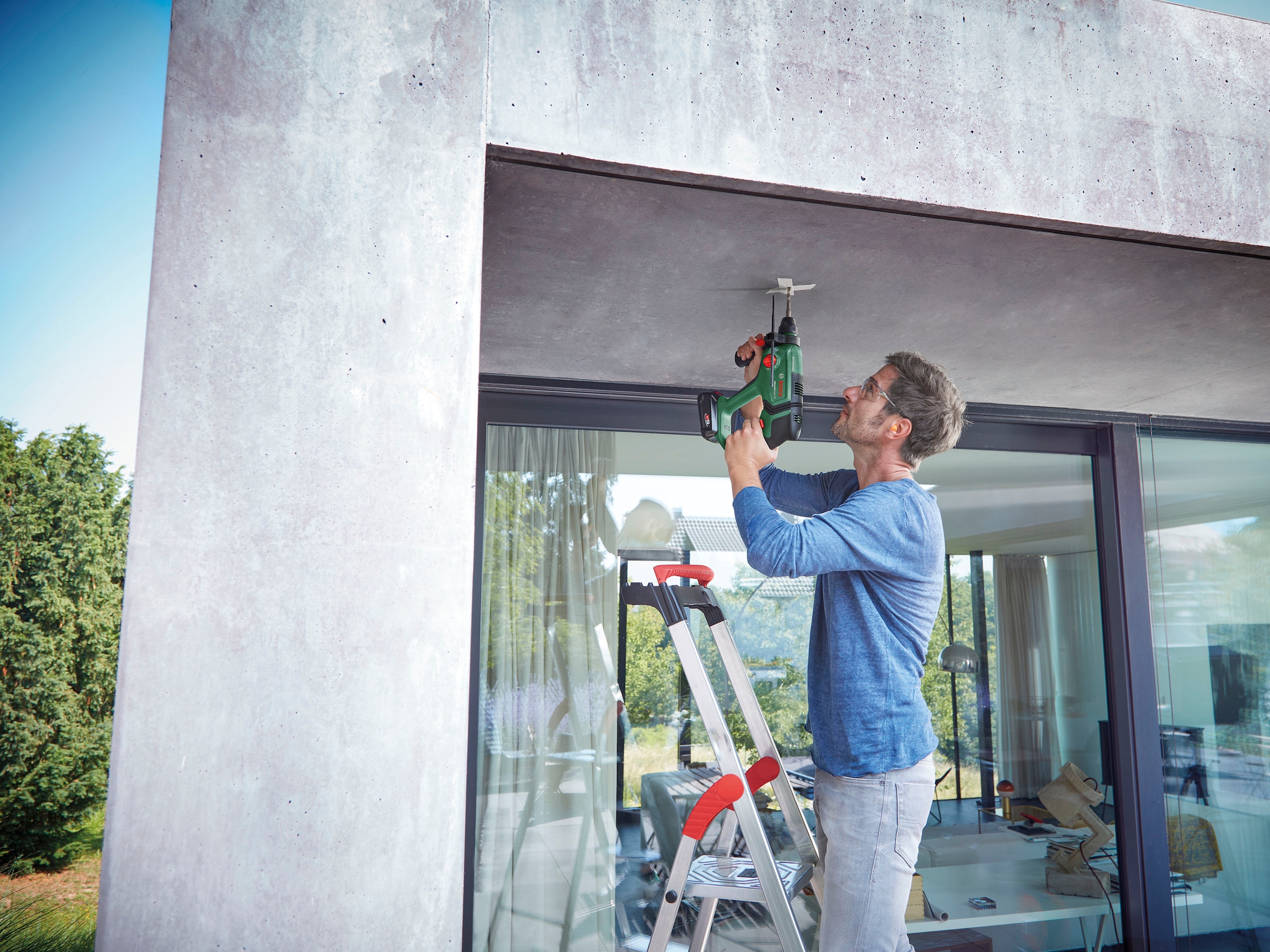 Bosch Home & Garden Akku-Bohrhammer »UniversalHammer«, mit Akku 18V/2,5Ah und Ladegerät AL 1