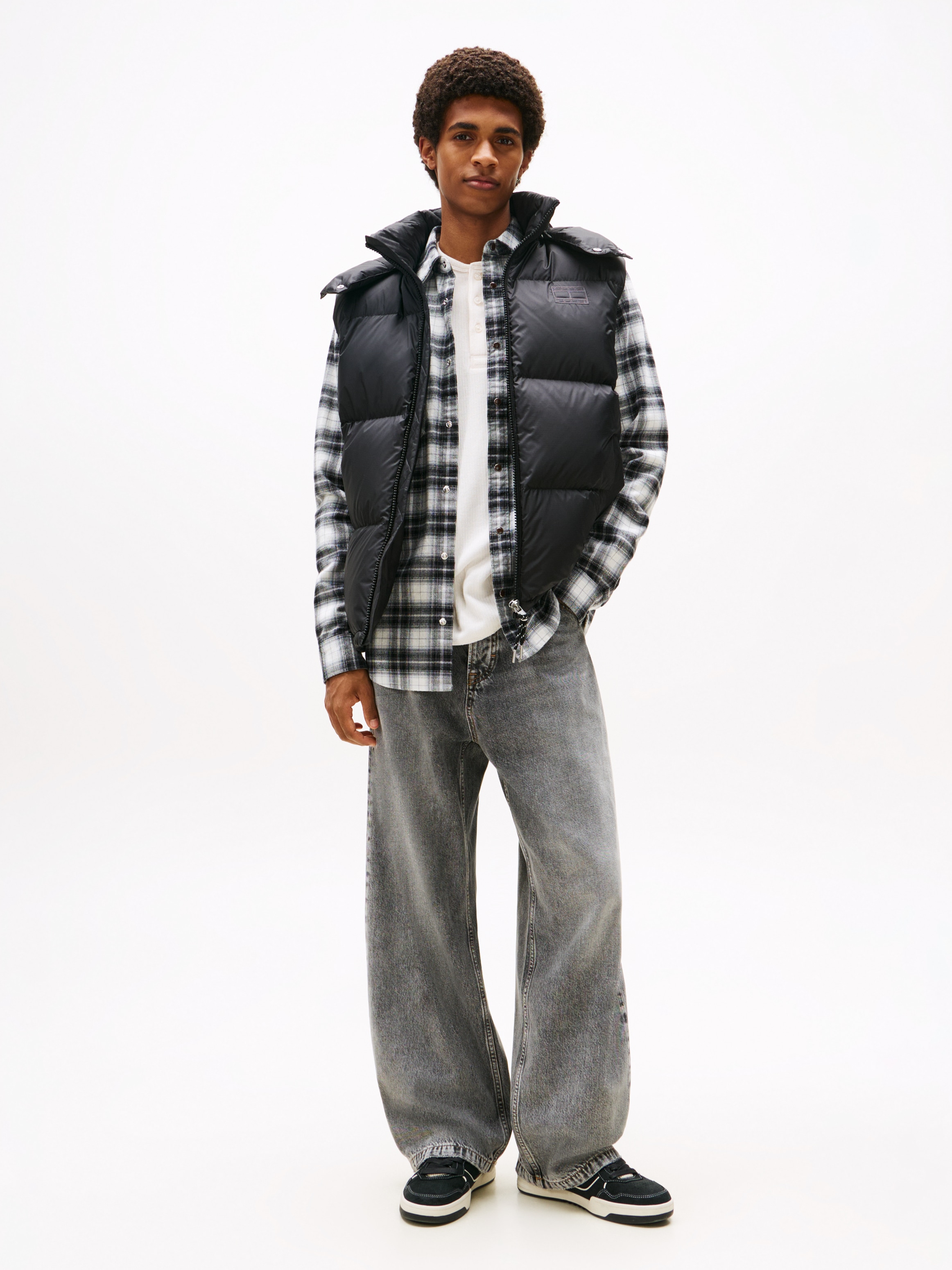 Tommy Jeans Steppweste »ALASKA DOWN VEST« Regular fit mit abnehmbarer Kapuze