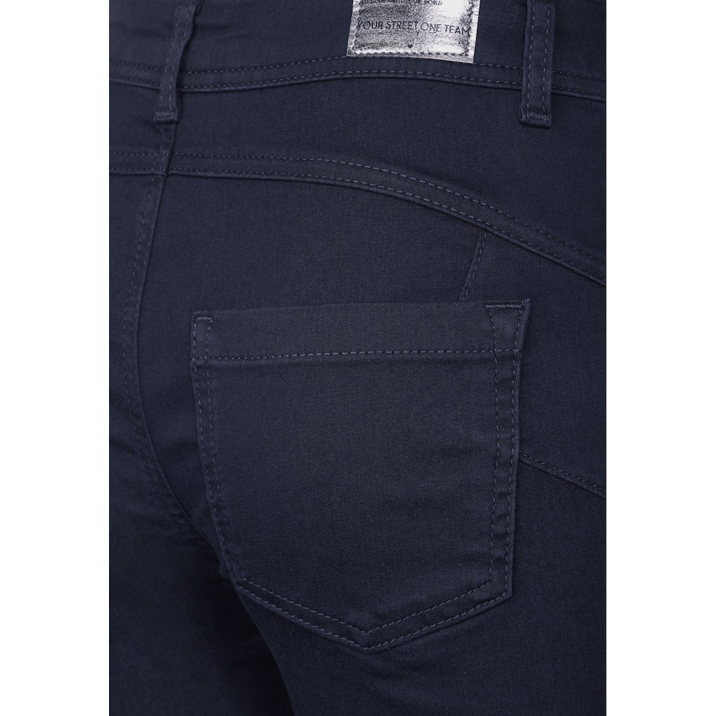 STREET ONE Bootcut-Jeans, in dunkelblauer Waschung