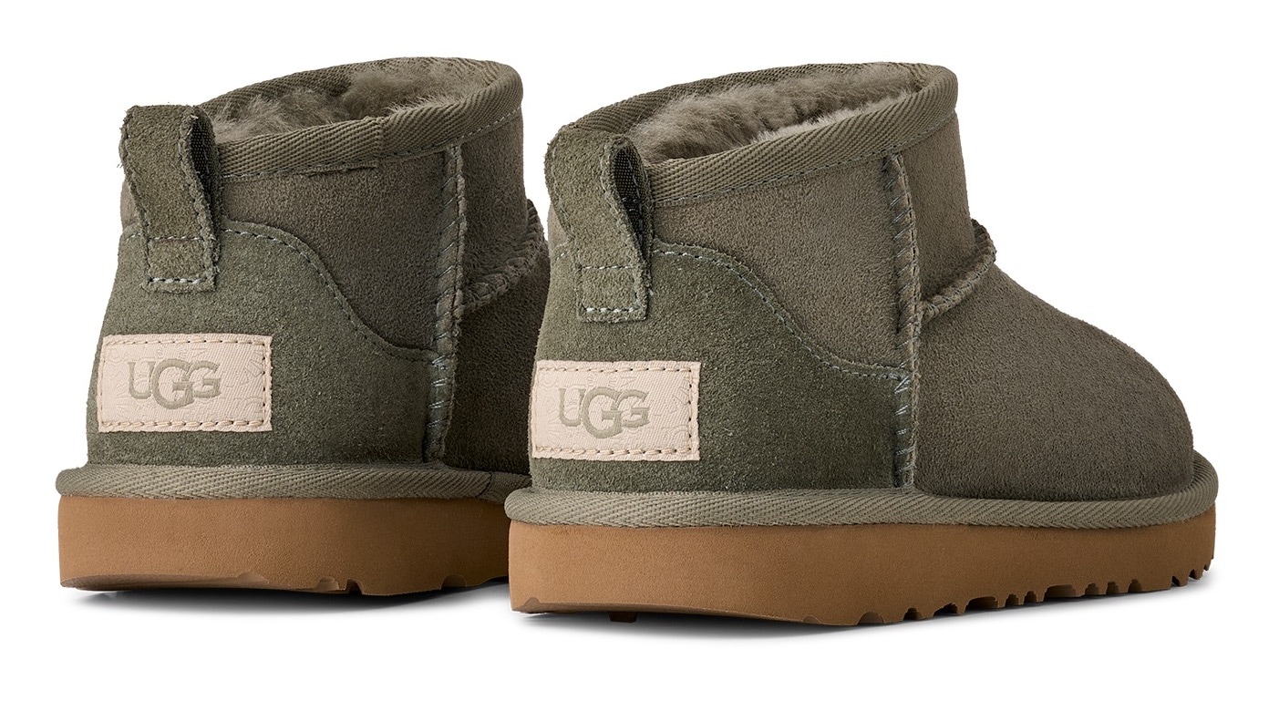 UGG Winterboots »Classic Ultra Mini«, Schlupfstiefel, Winterstiefel, Boots mit Lammfellfutter