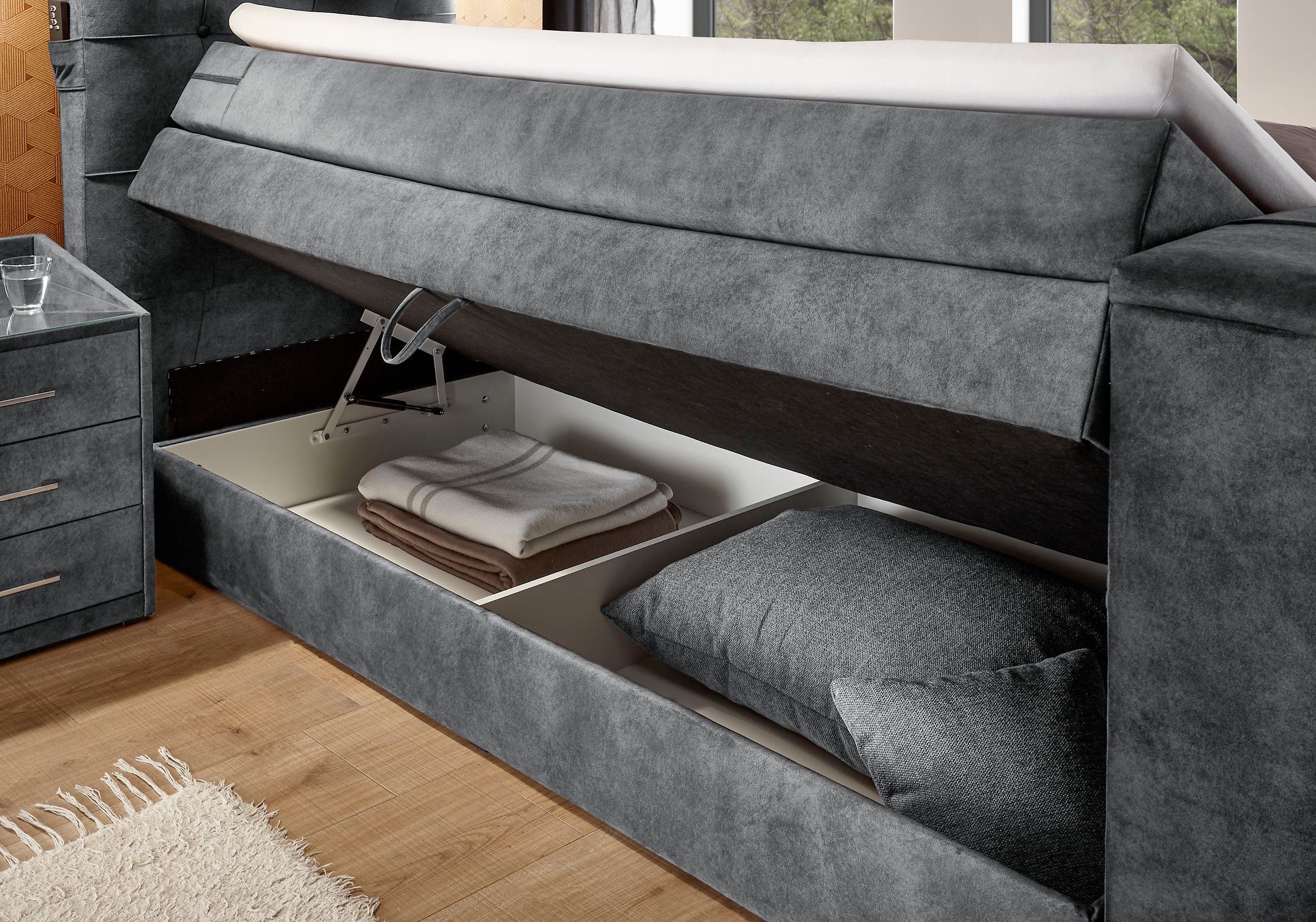 set one by Musterring Boxspringbett »Richmond«, mit Duo-Matratze (H2/H3), versenkbarer TV-Halterung (bis 40 Zoll) und Fernbedienung. Wahlweise mit/ohne Bettkasten
