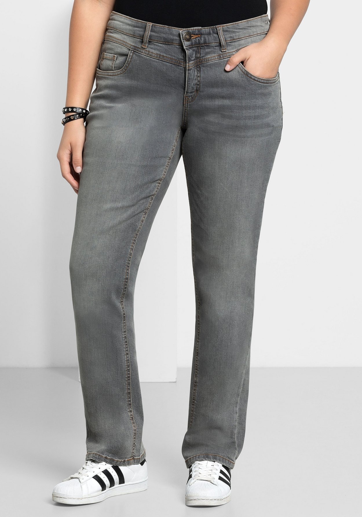 Sheego Stretch-Jeans »Jeans »Die Gerade« mit Used-Effekten«