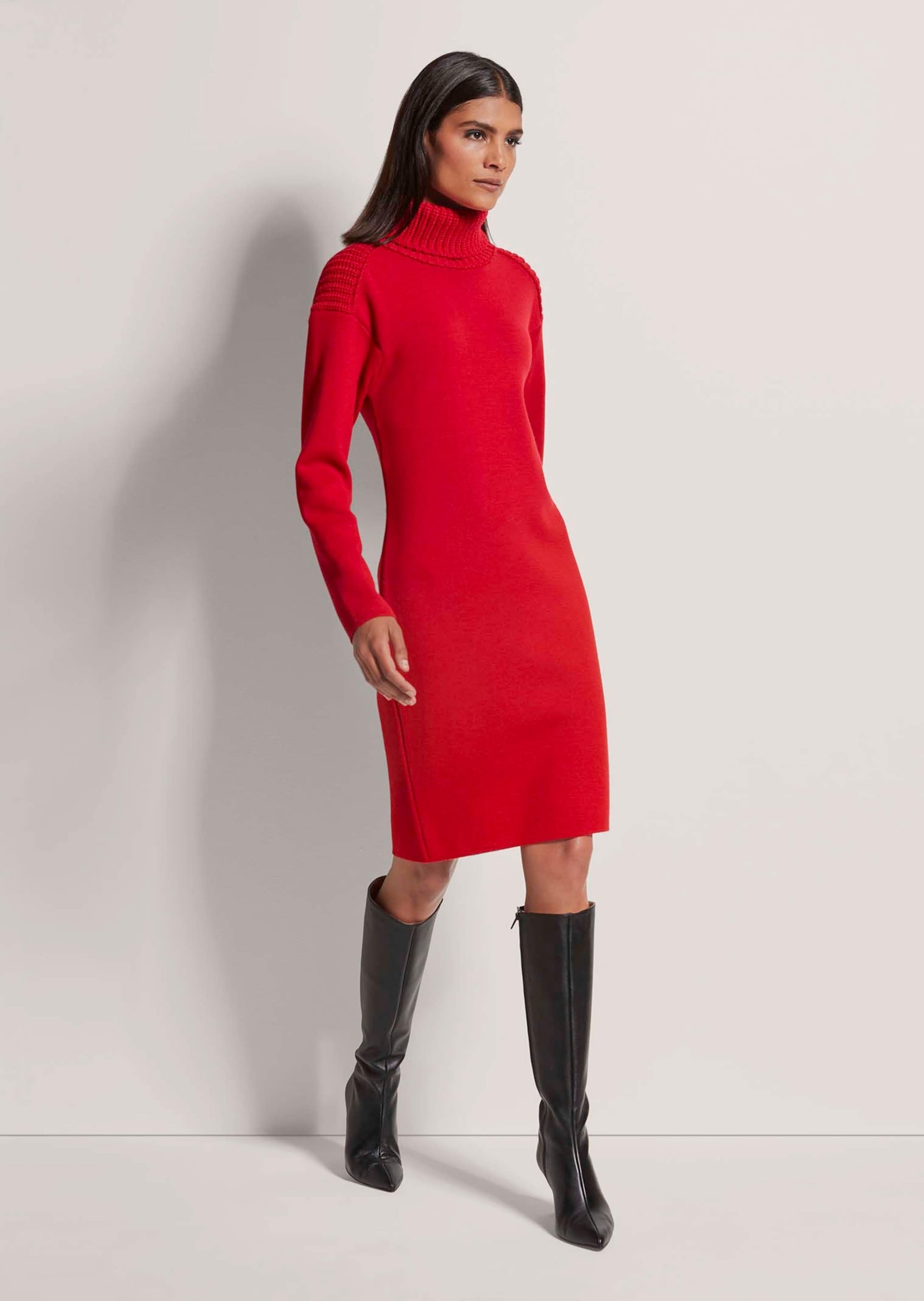 MADELEINE Strickkleid »Strickkleid Legeres Strickkleid mit weitem Rollkragen«