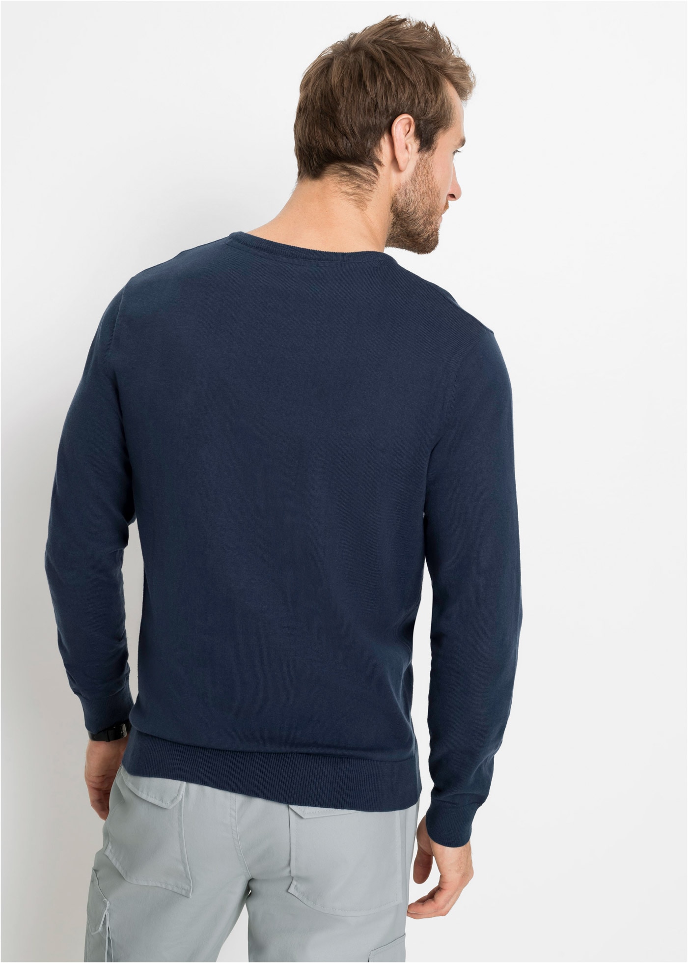 bonprix Strickpullover »Feinstrickpullover in Regular Fit« aus Feinstrickmaterial, mit V-Ausschnitt, Regular Fit