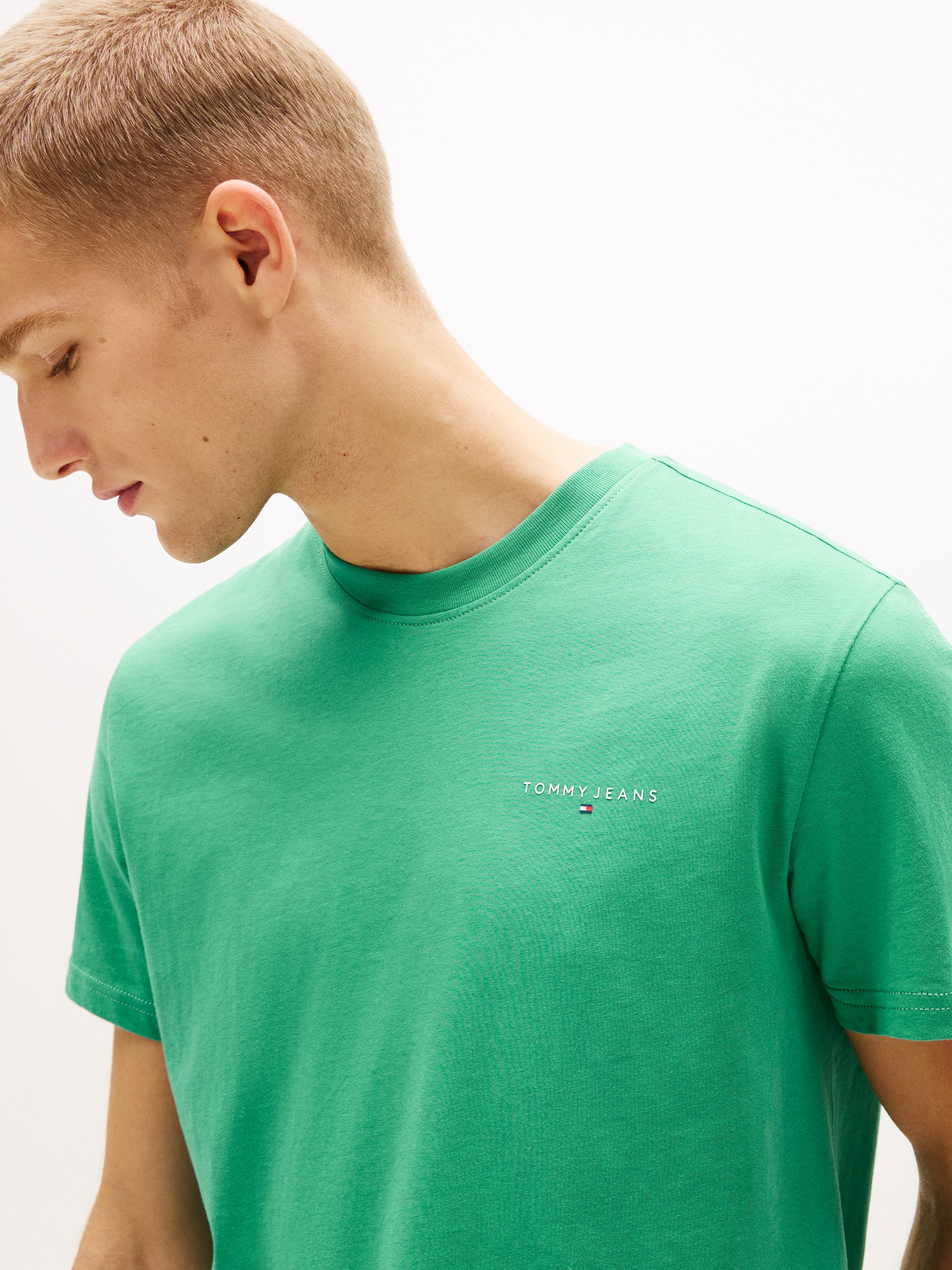 Tommy Jeans T-Shirt »TJM SLIM LINEAR CHEST TEE EXT« Mit Rundhalsausschnitt