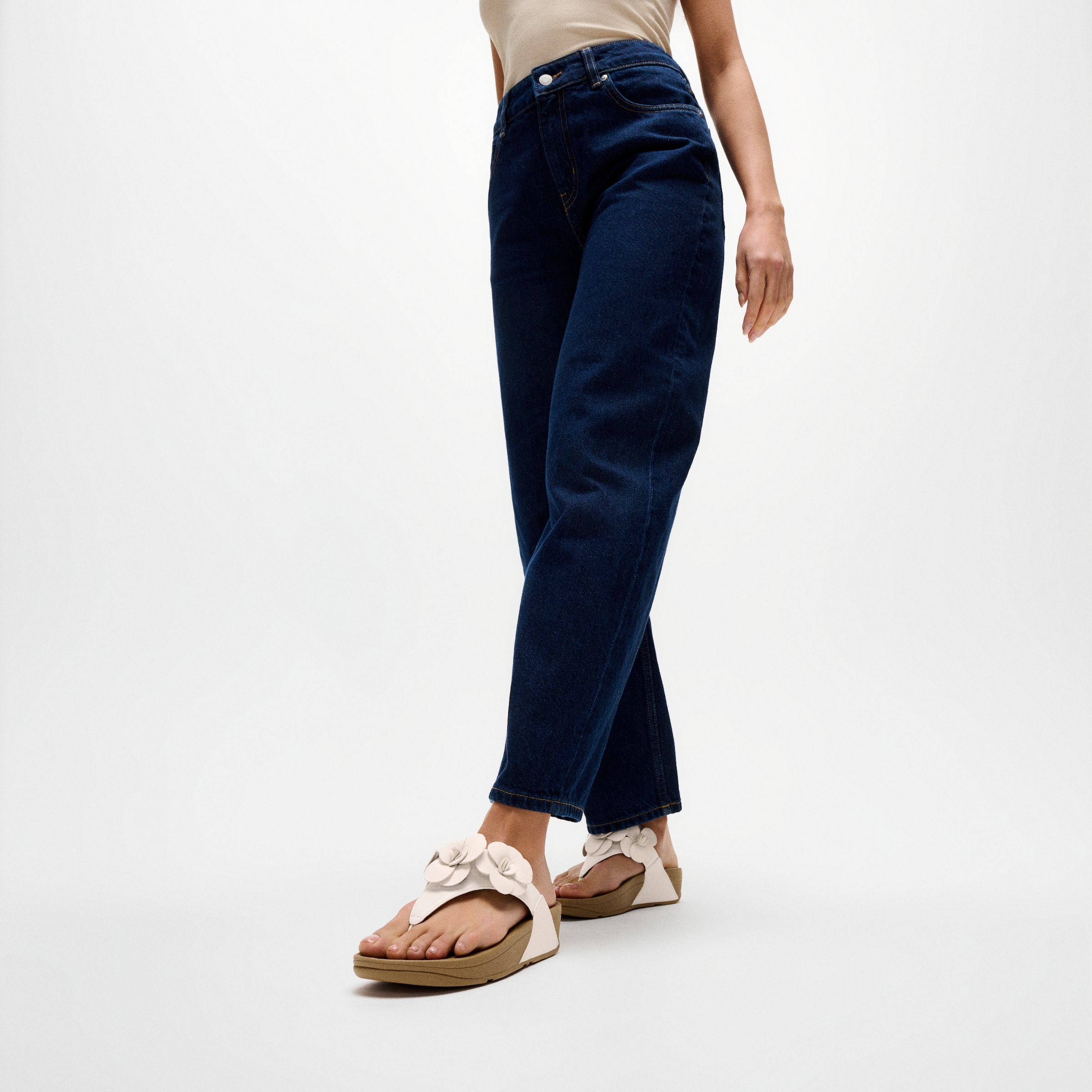Fitflop Dianette »LULU FLOWER TOE-POST SANDALS«  Keilabsatz, Zehentrenner, Sommerschuh mit modischer Blütenverzierung