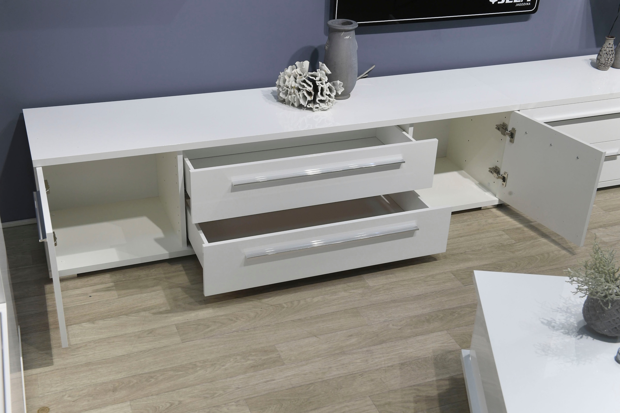 Places of Style Lowboard »Piano TV-Kommode in Breite 165 oder 180 cm mit Soft-Close-Funktion«, Hochglanz UV-lackiert, Br 180 cm mit versch. Tür- und Schubkastenmaße