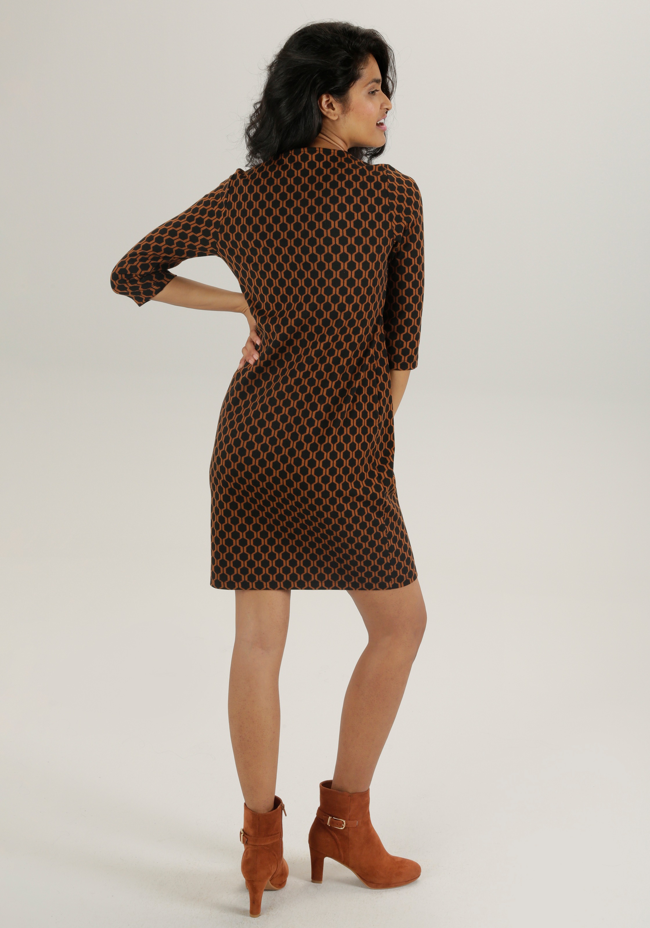 Aniston SELECTED Minikleid, mit elegantem Jacquard-Muster - NEUE KOLLEKTION