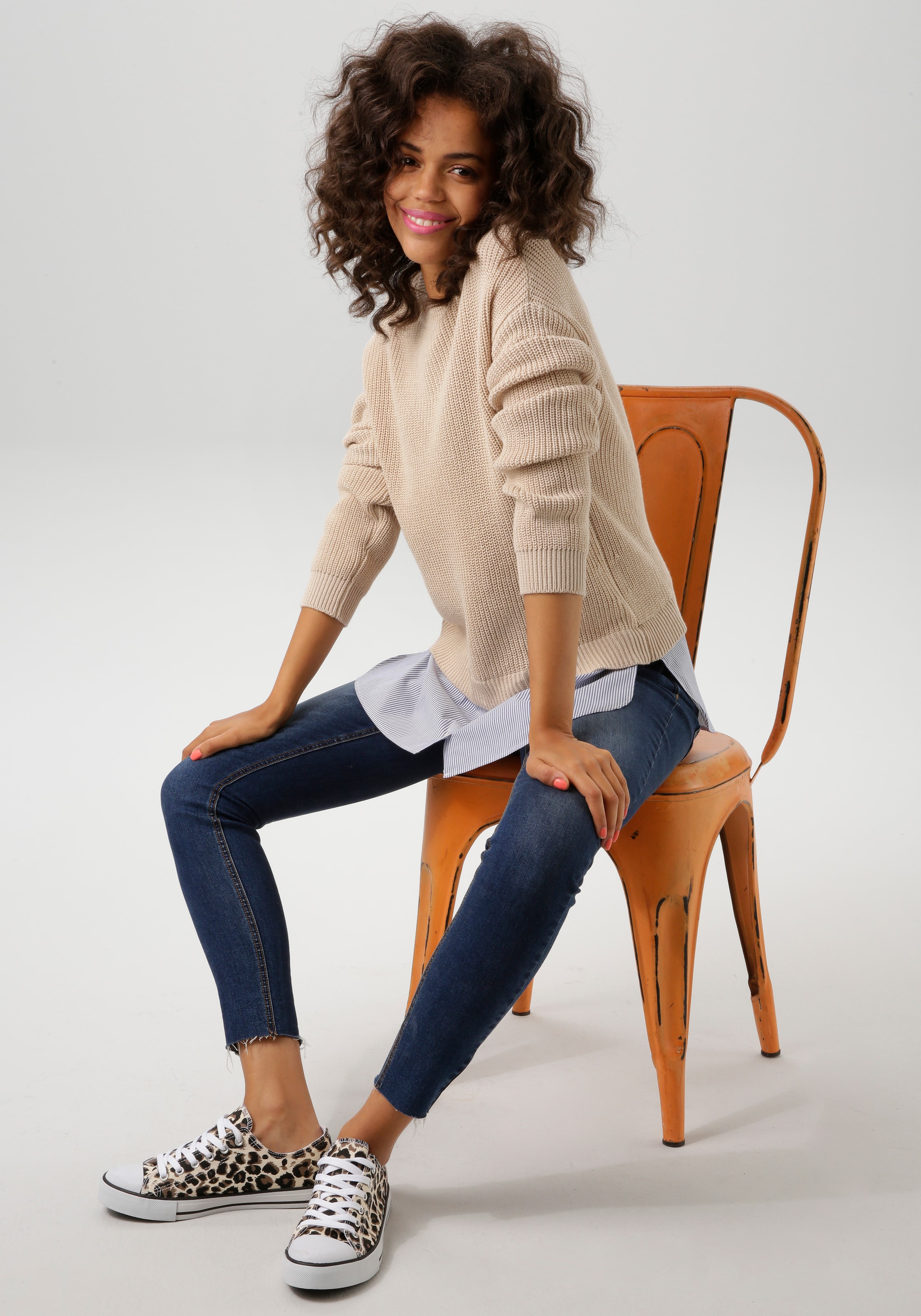 Aniston CASUAL Strickpullover, mit gestreiftem Bluseneinsatz am Saum - NEUE KOLLEKTION