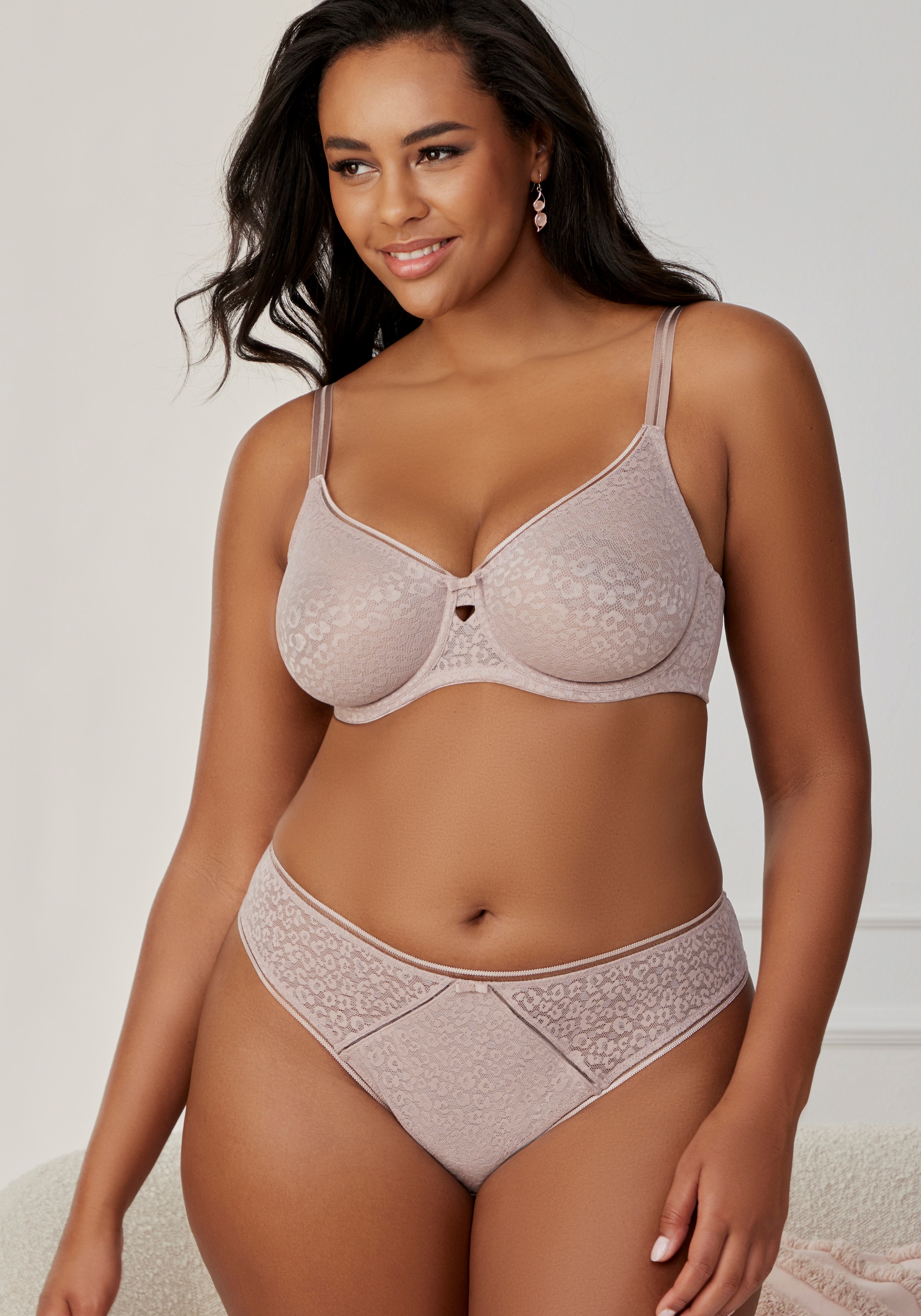 Nuance String, aus Allover-Jacquardspitze im angesagten Leo-Look