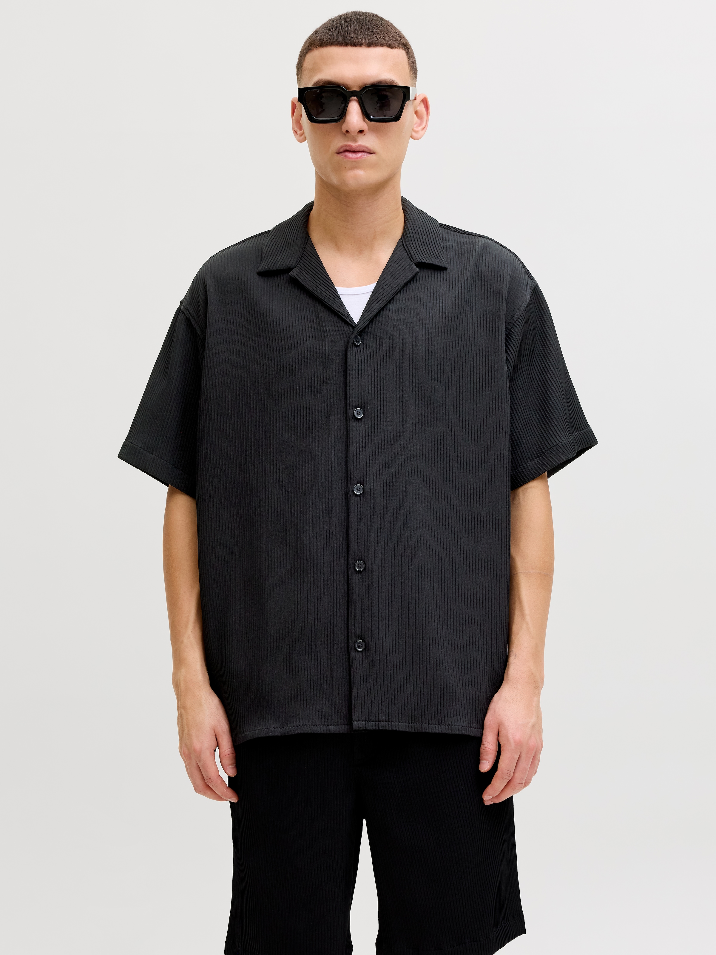 Jack & Jones Kurzarmhemd »JJEHARRISON RESORT SHIRT SS SN« Materialmix mit Stretch, loose fit