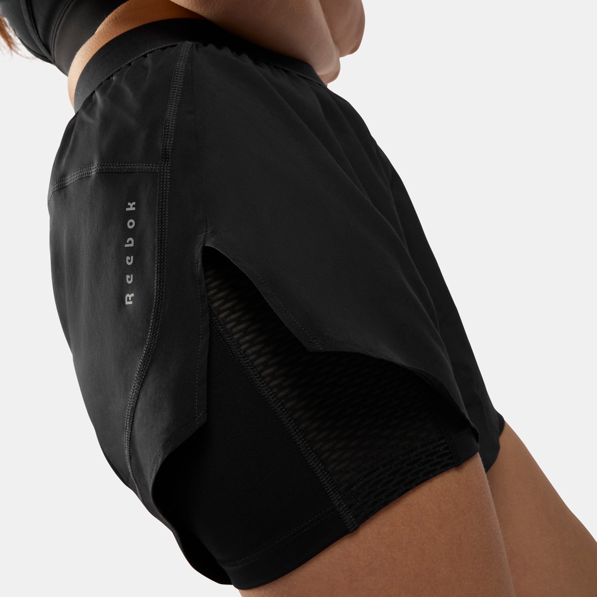 Reebok Laufshorts »RUNNING 2 IN 1 SHORT«  sportlicher Stil, für Laufaktivitäten, für Sportmode und Freizeit