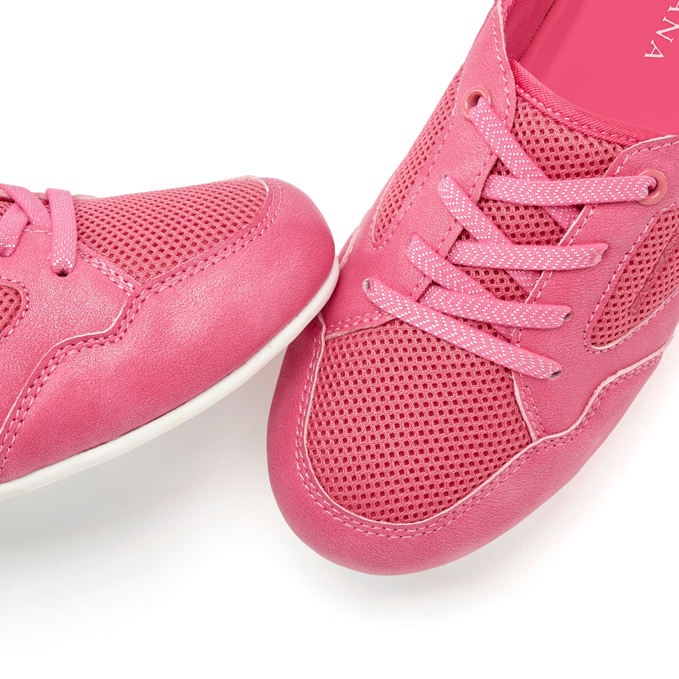 LASCANA Sneaker »Freizeitschuh, Halbschuh,«, in modischer Mesh-Optik zum Reinschlüpfen VEGAN