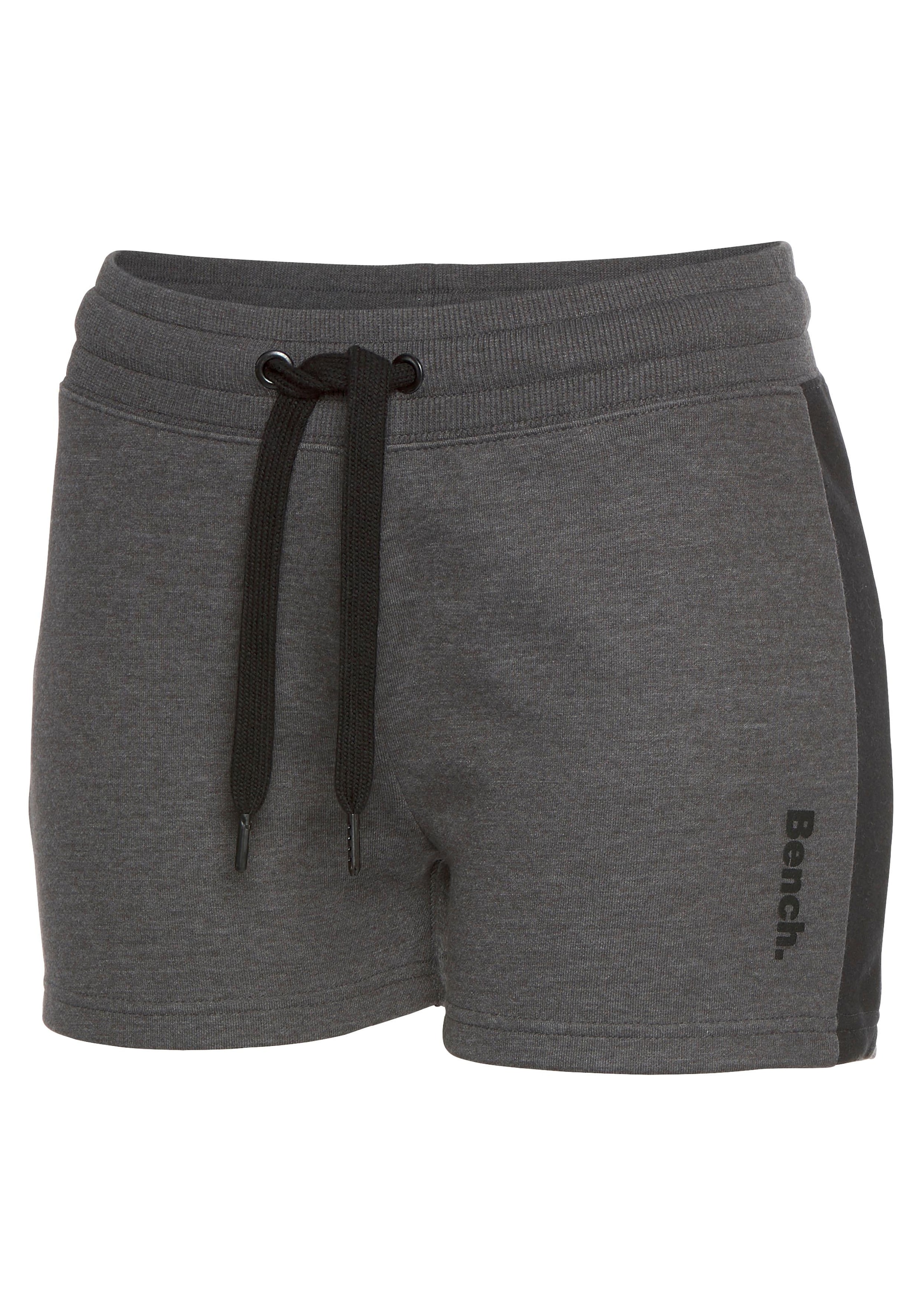 Bench. Loungewear Relaxshorts, mit Seitenstreifen, Loungewear