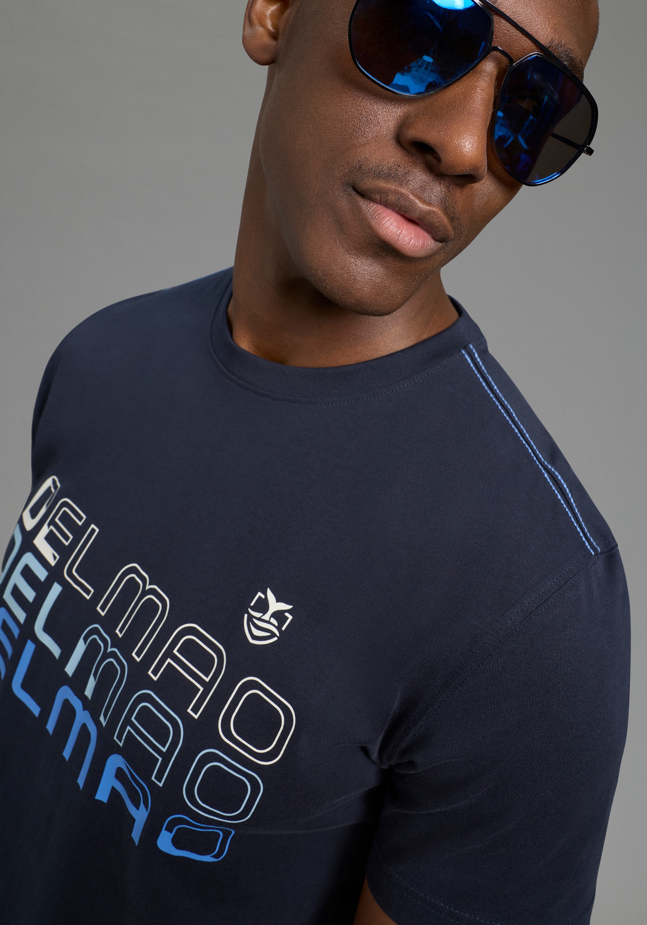 DELMAO Rundhalsshirt »Neue Kollektion!« casual Stil, kurzarm, normale Passform, mit Rundhalsausschnitt