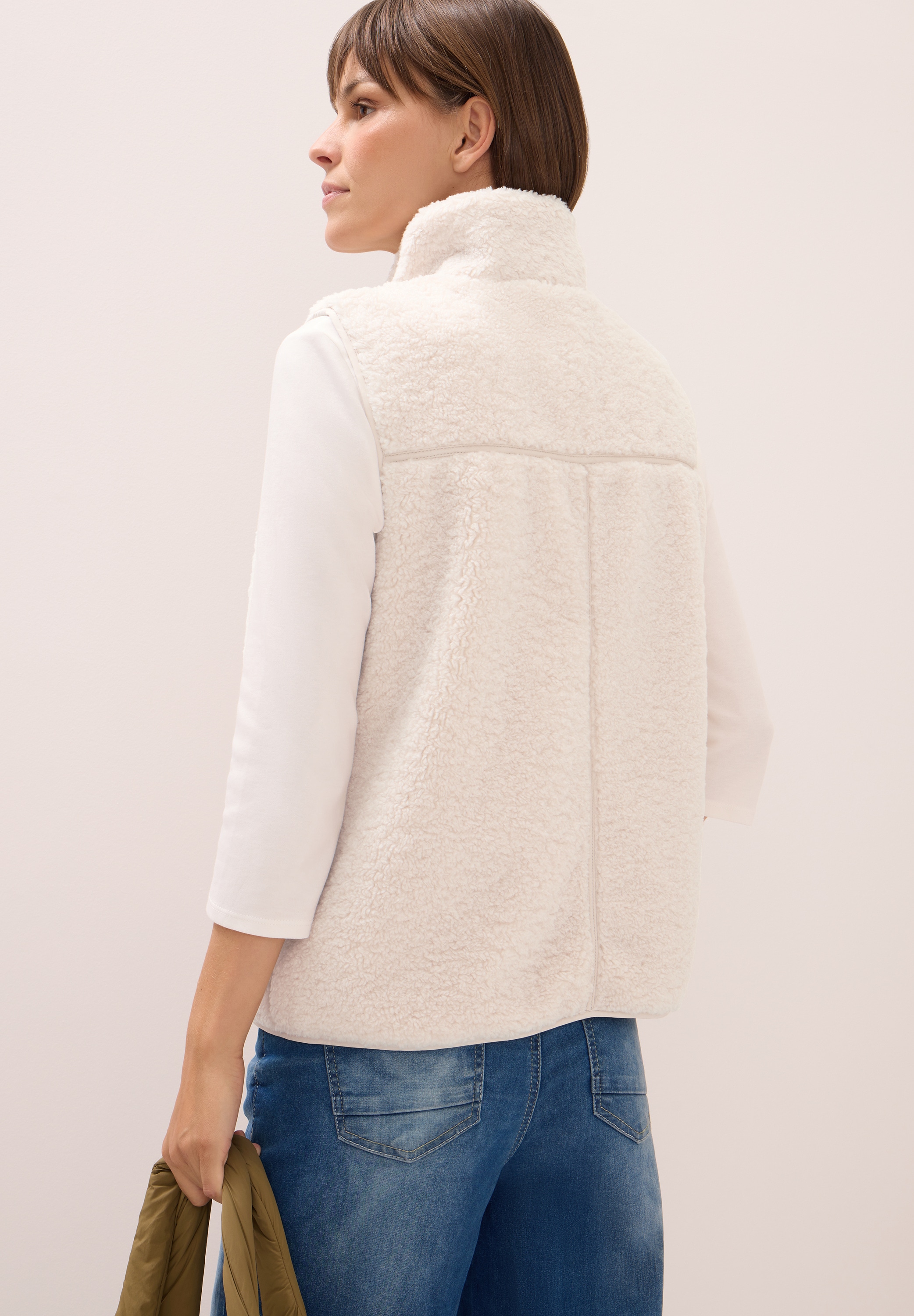 Cecil Plüschweste, im sportlichen Look
