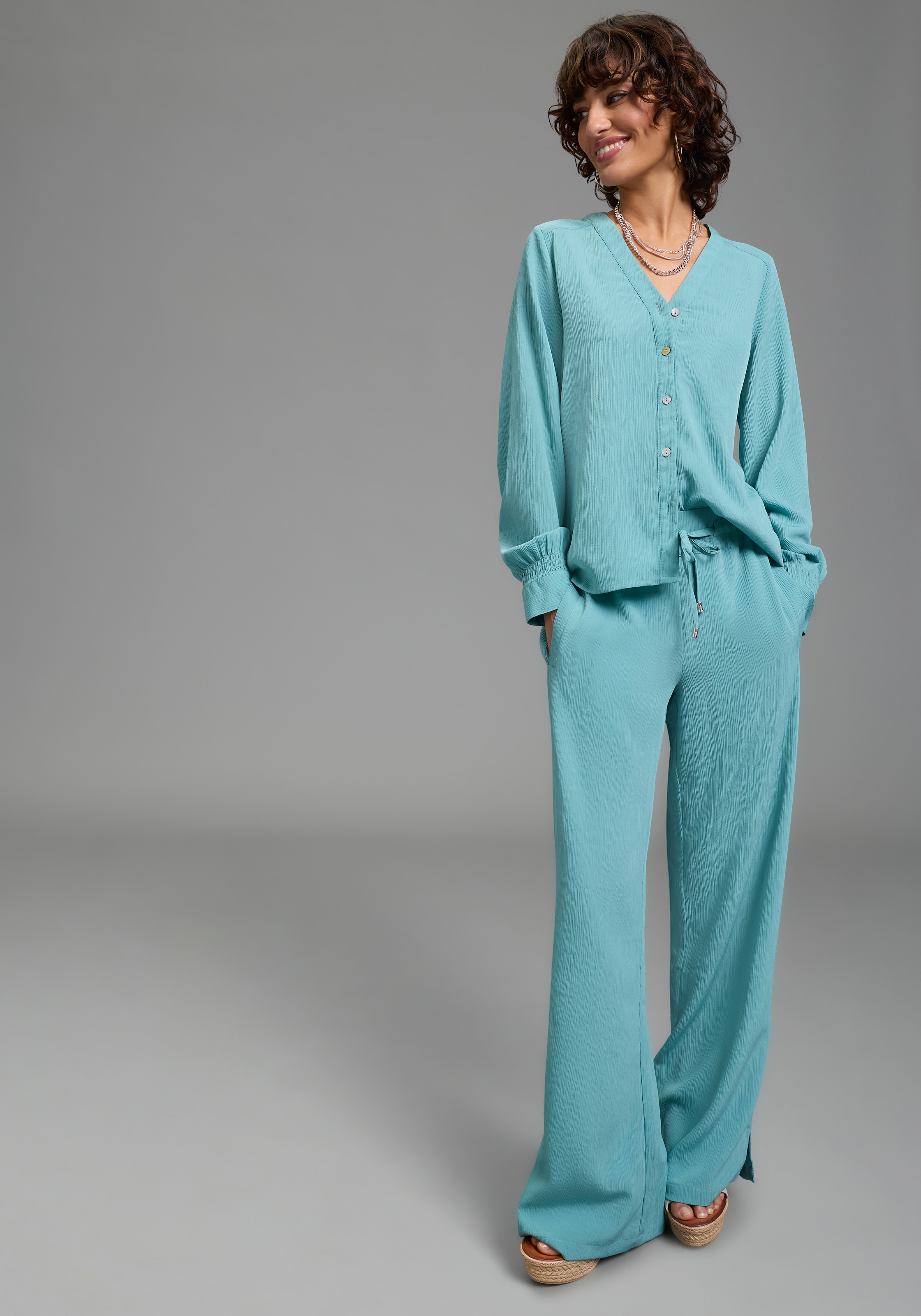 Laura Scott Langarmbluse mit V-Ausschnitt, figurumspielende Passform, hüftbedeckende Länge