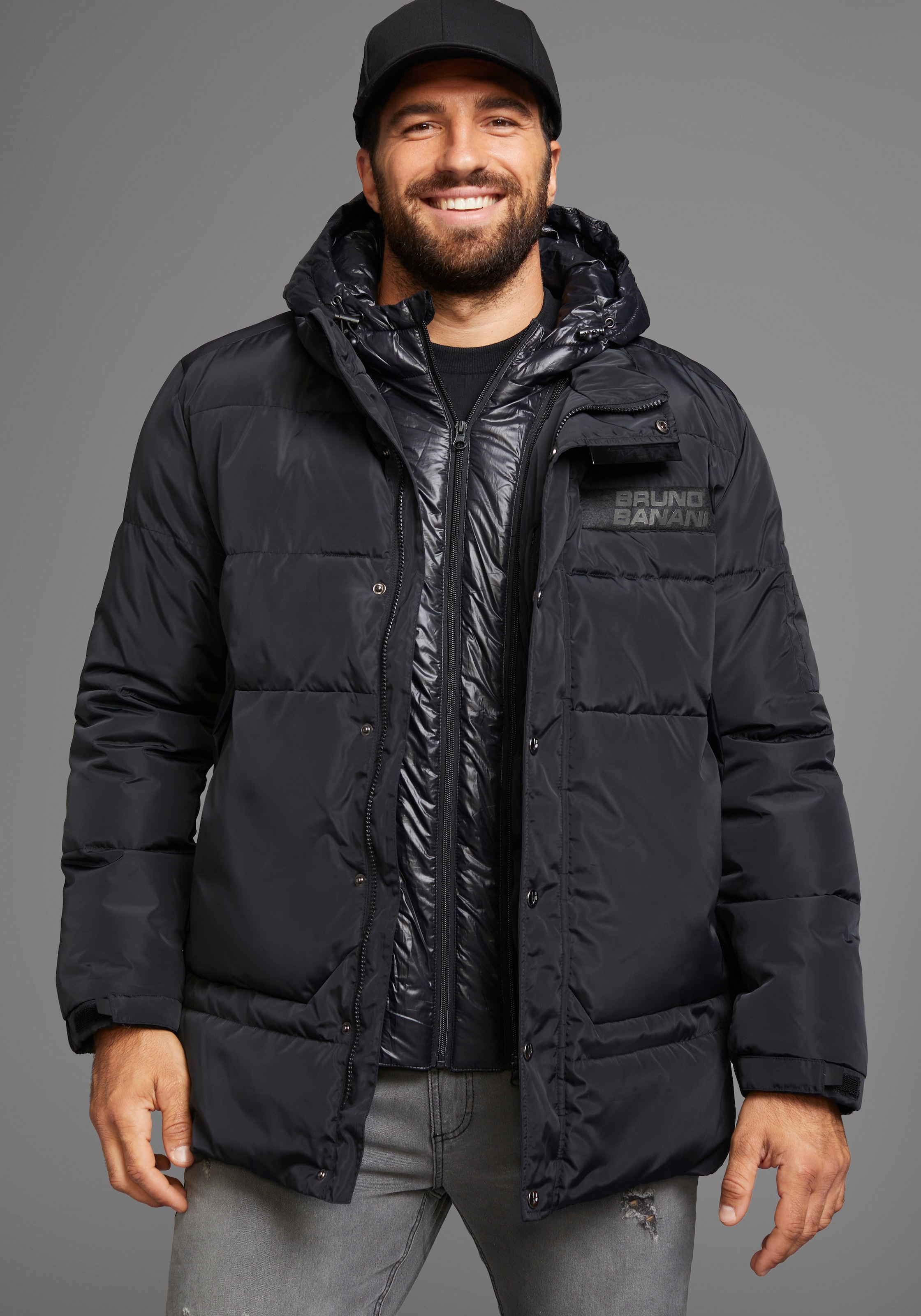 Winterjacke, mit Kapuze, wärmendes Material, hochschließender Kragen, verstellbare Kapuze