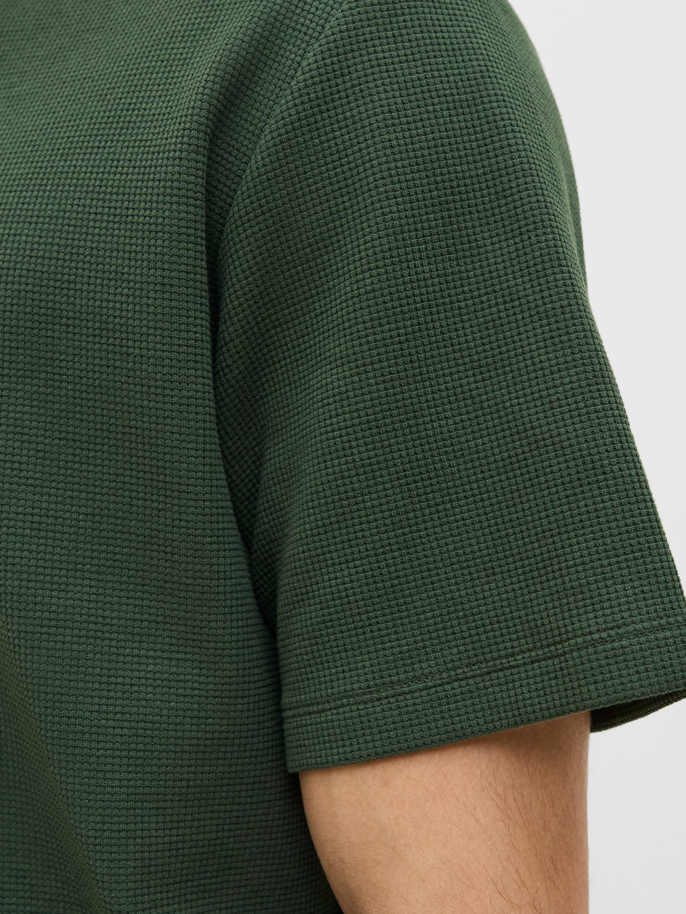 Jack & Jones T-Shirt »JJEAUSTIN TEE SS NOOS«, mit Markenlabel
