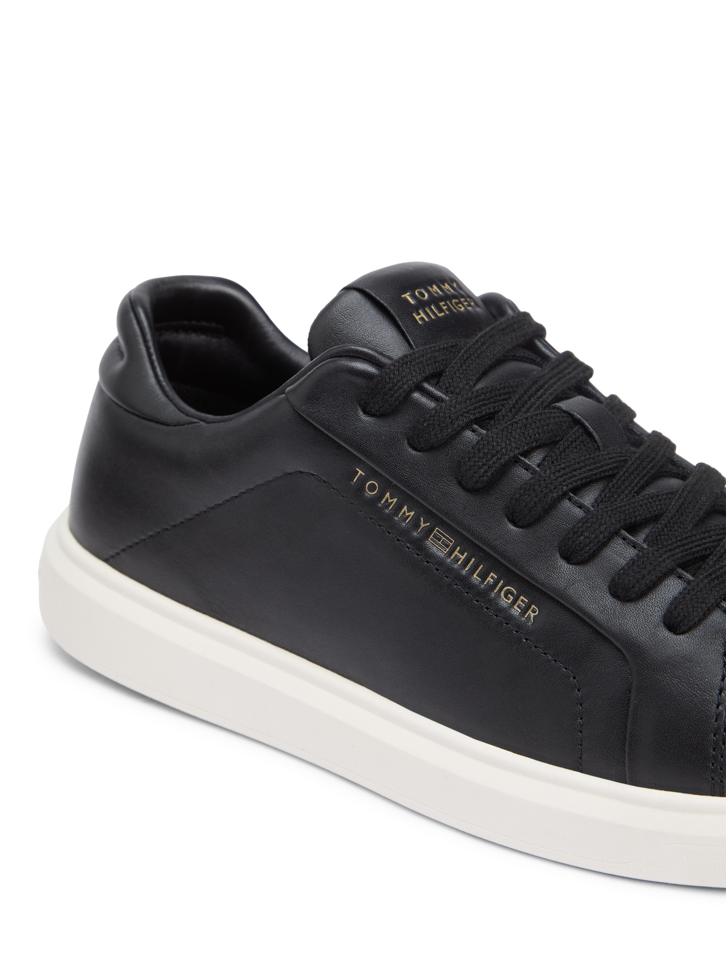 Tommy Hilfiger Plateausneaker »ICON COURT LIGHT WEIGHT SHINNY«  Freizeitschuh, Halbschuh, Schnürer mit TH-Logo  - klein ausfallend
