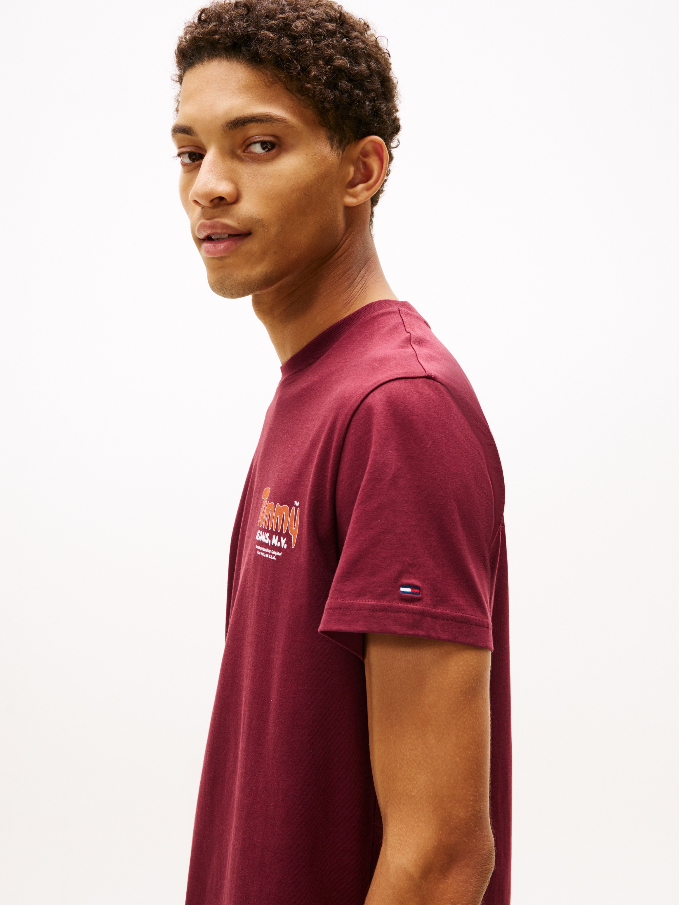 Tommy Jeans T-Shirt »FONT PLAY TEE«, Slim fit mit Rundhalsausschnitt