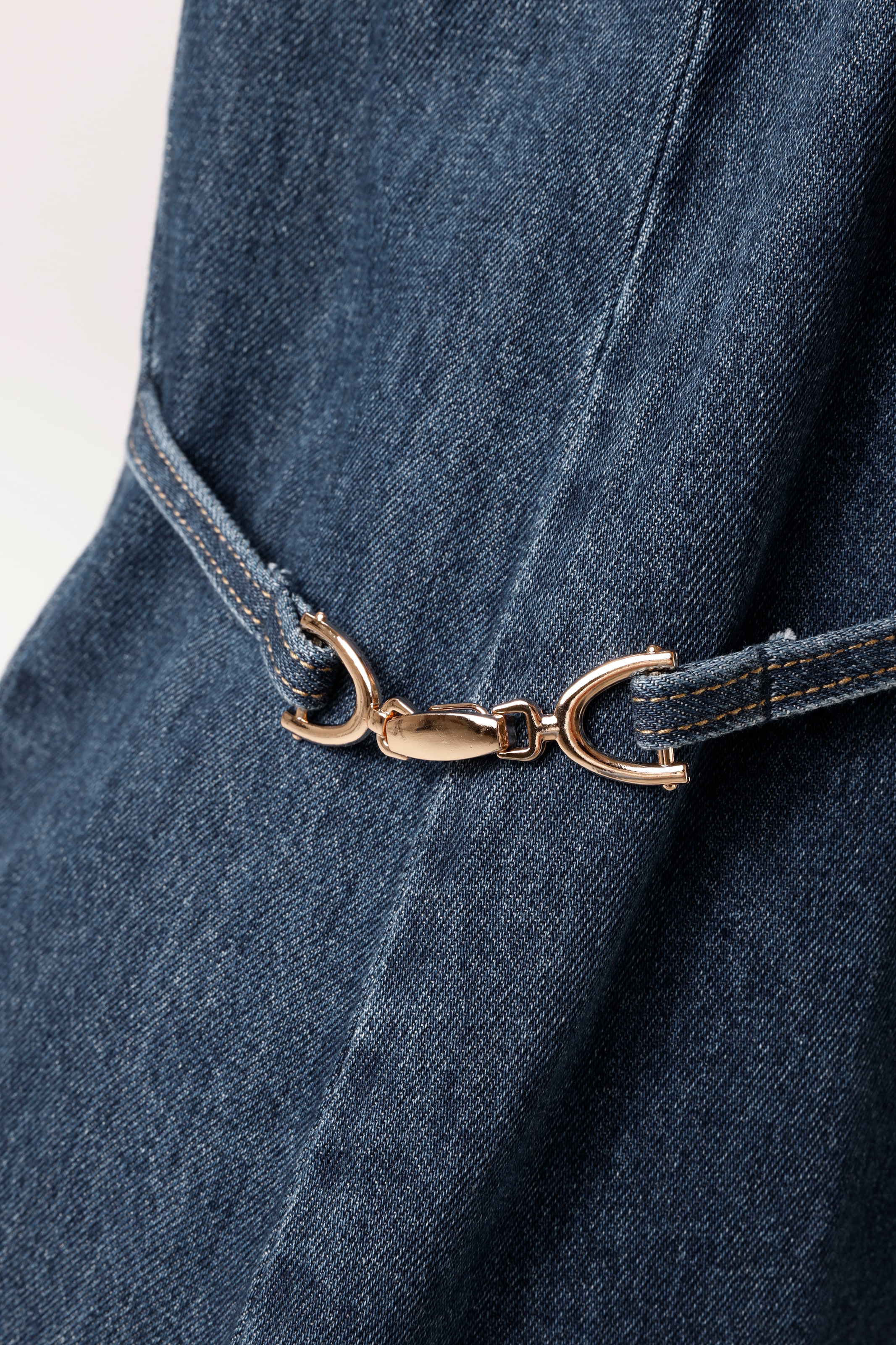 Aniston CASUAL Jeanskleid mit goldfarbenen Schmuck-Elementen an den Seiten - NEUE KOLLEKTION