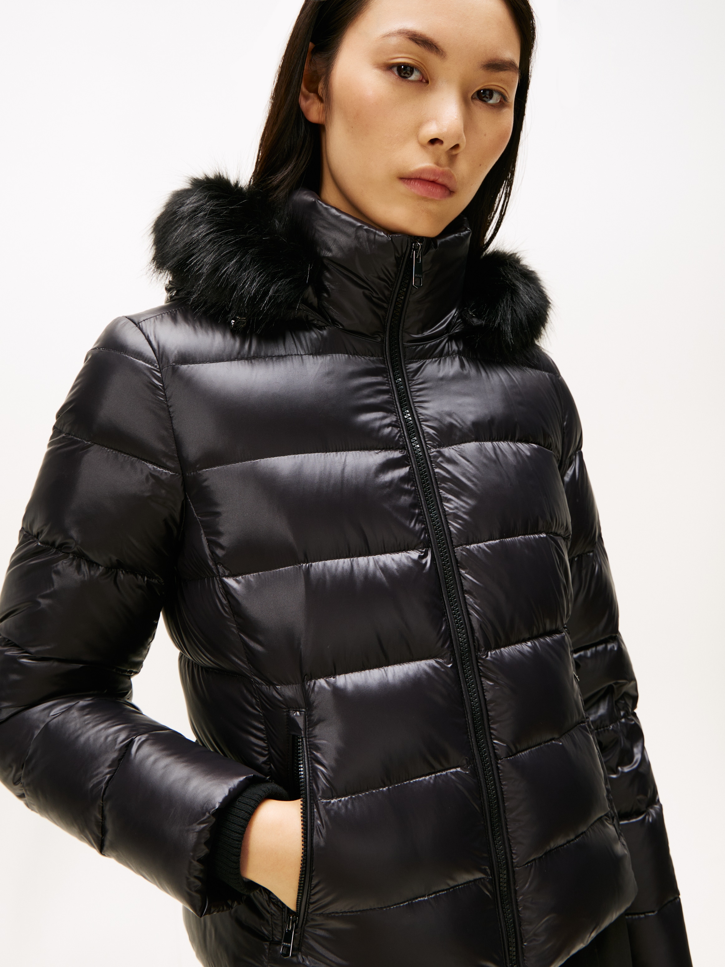 Tommy Hilfiger Steppjacke »GLOSS HW DOWN SLIM JACKET W FUR« in leicht glänzender Optik, mit Fellimitat