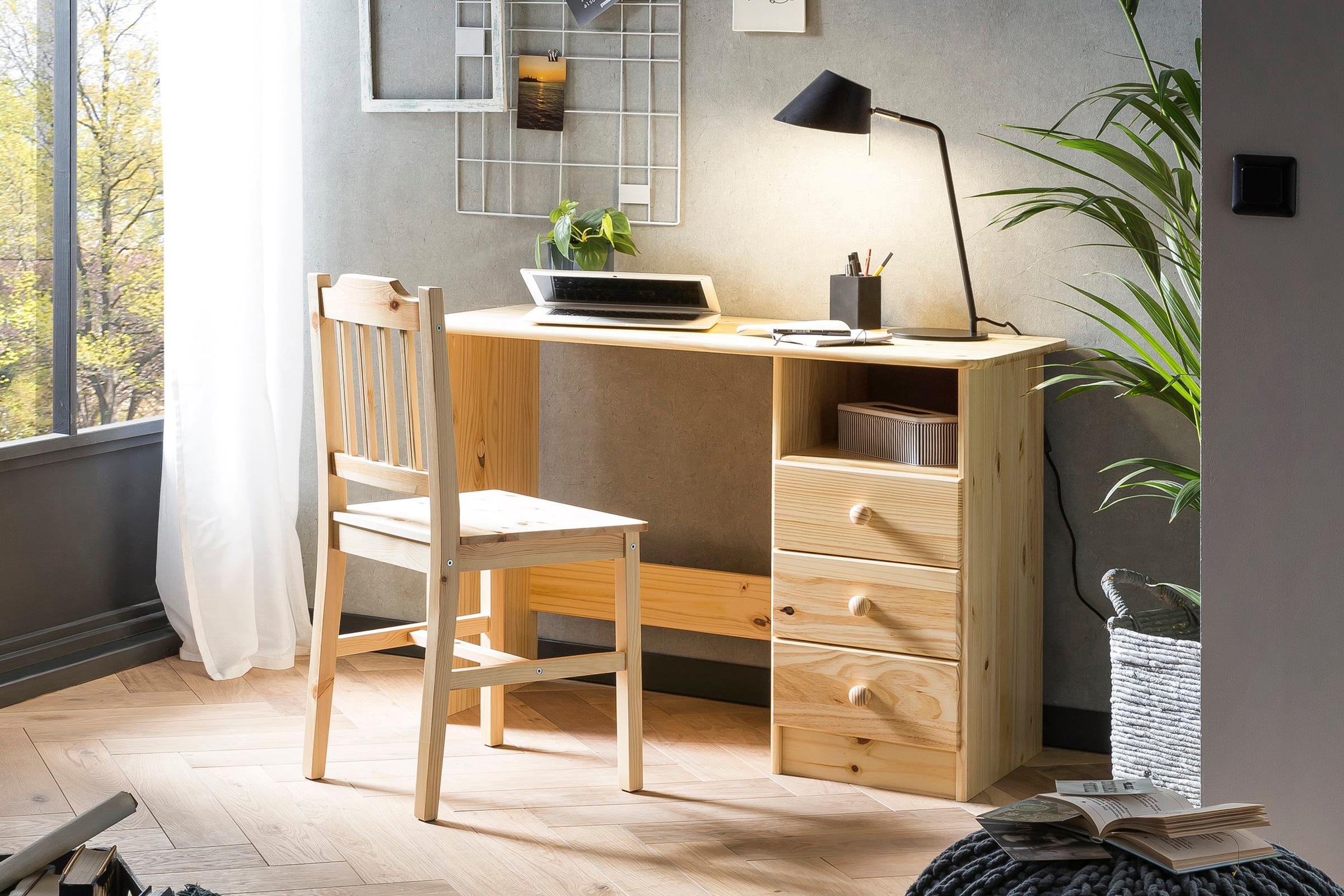 Home affaire Schreibtisch »Chur«, Gefertigt aus massivem Kiefernholz, Home office