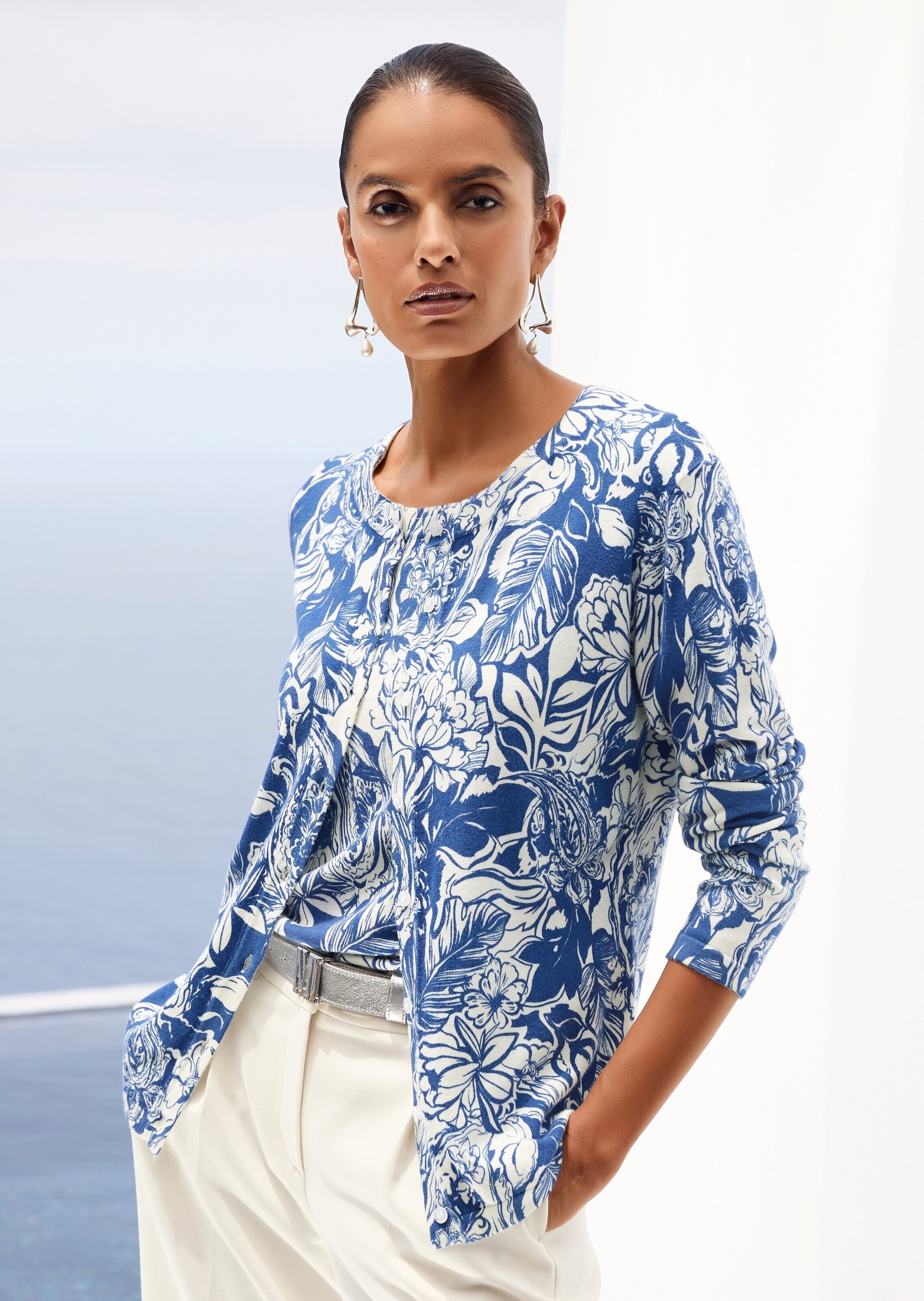 MADELEINE Strickjacke »Strickjacke Blumige Feinstrick-Jacke, Langarm, Knopfleiste« Feinstrick